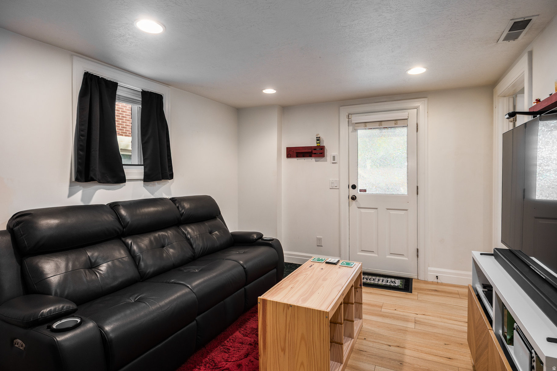 main property photo 90