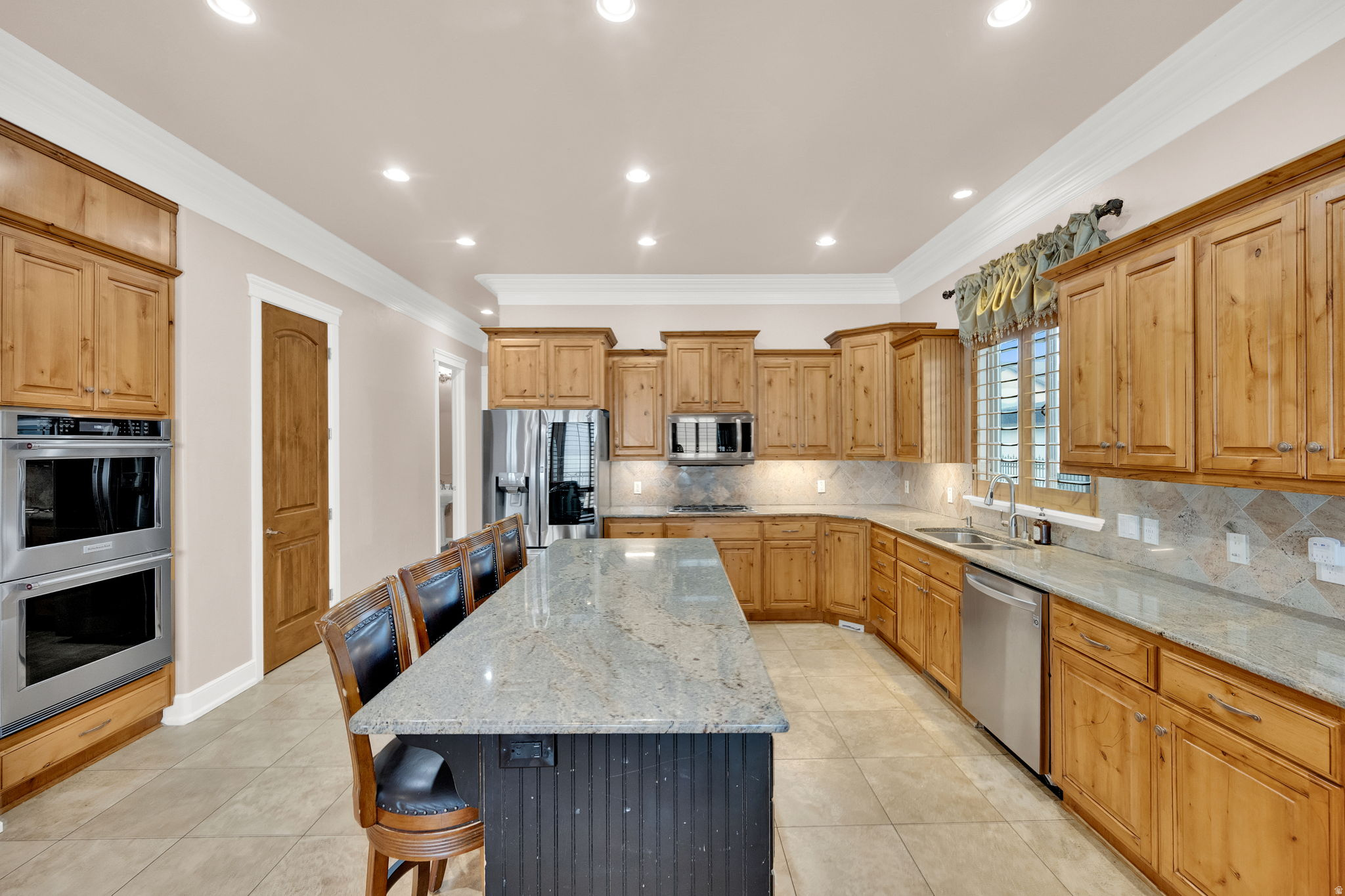 main property photo 11