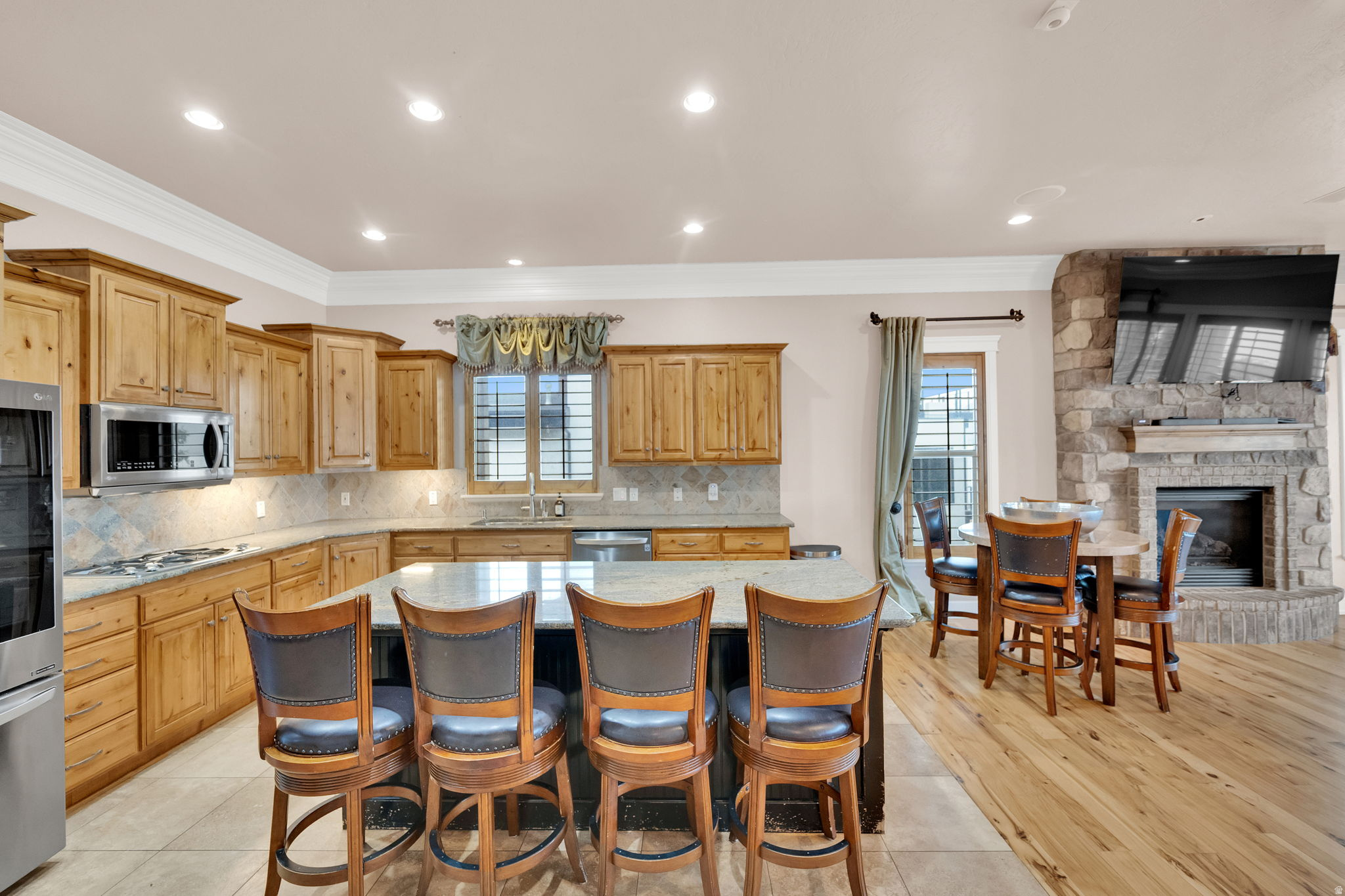 main property photo 13