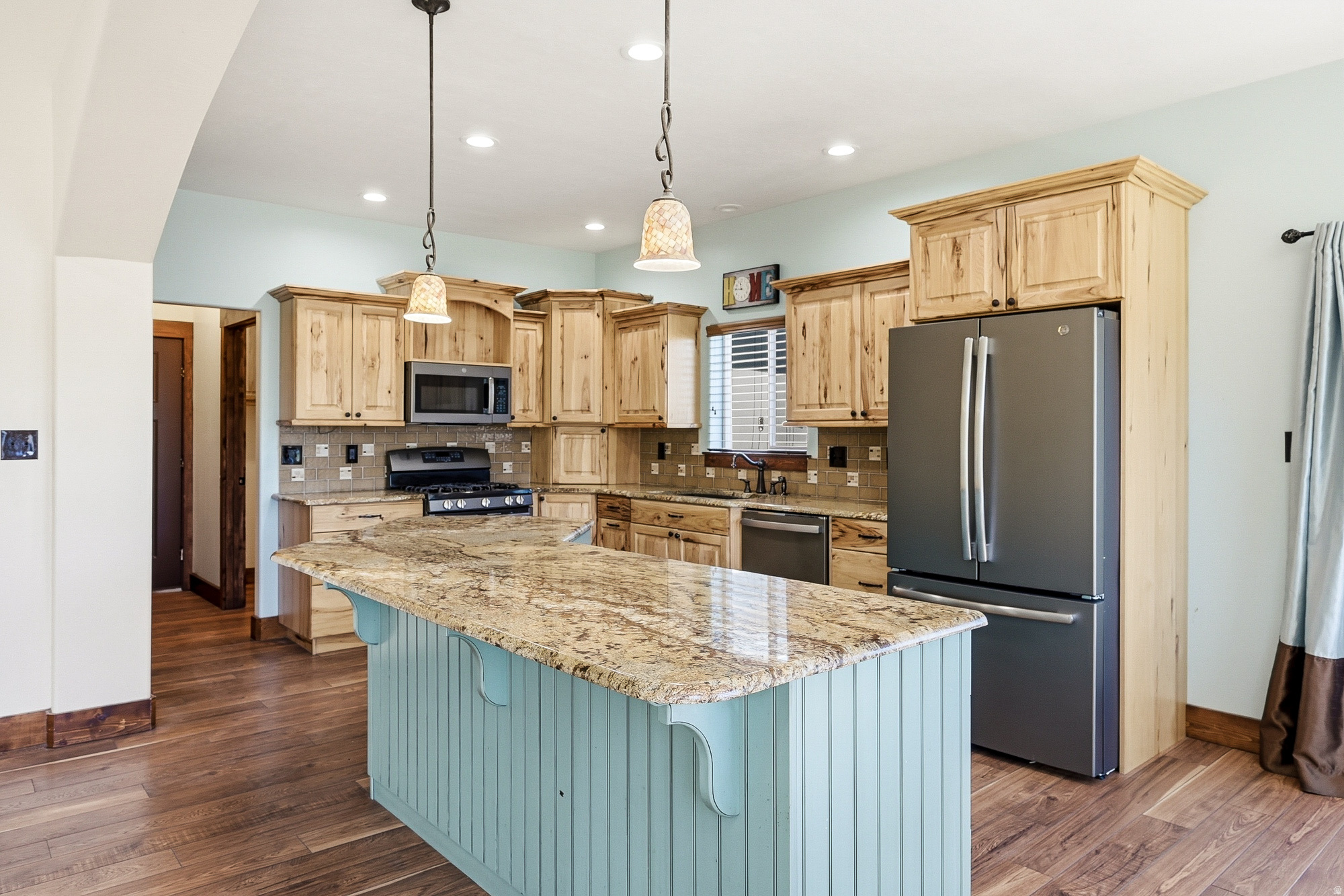 main property photo 10