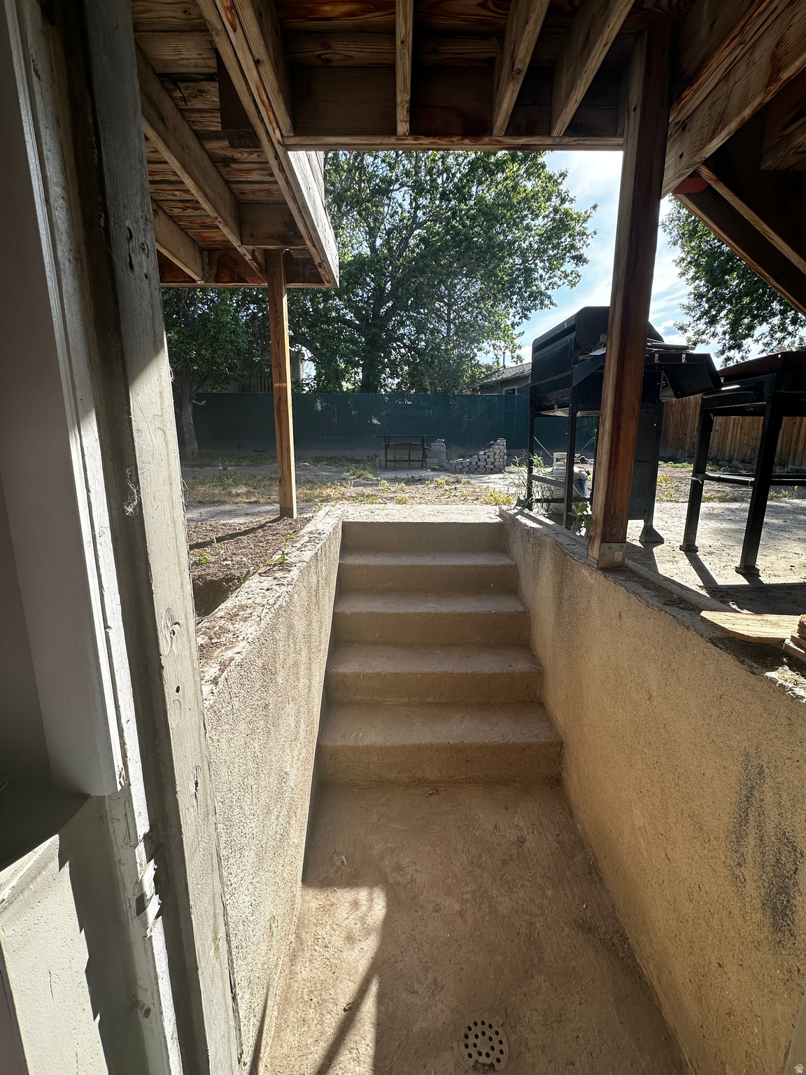 main property photo 25