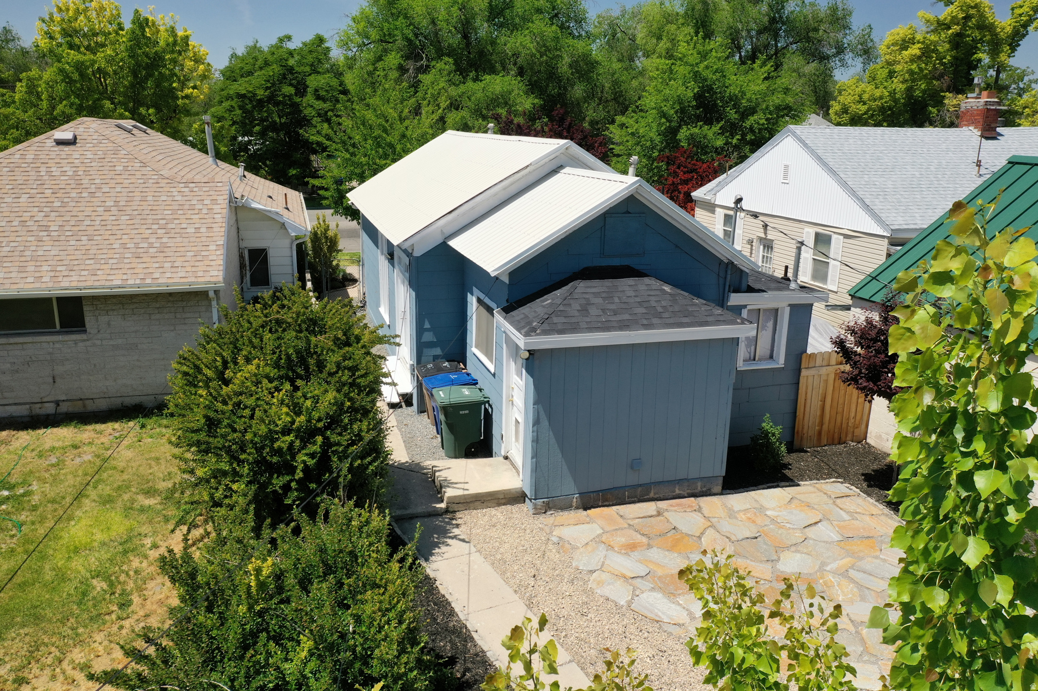 main property photo 34