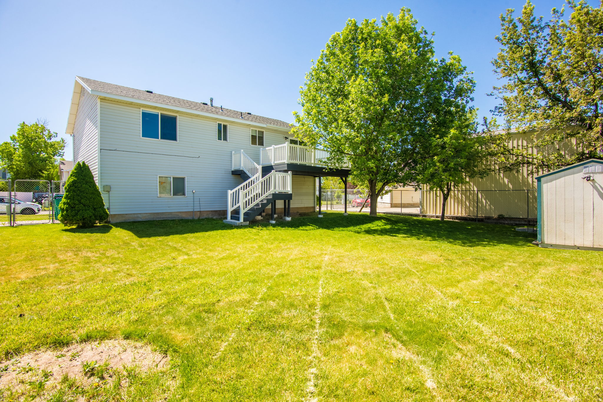 main property photo 23
