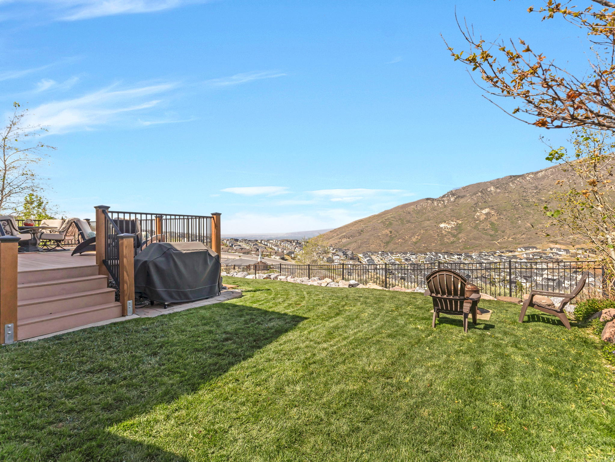 main property photo 28