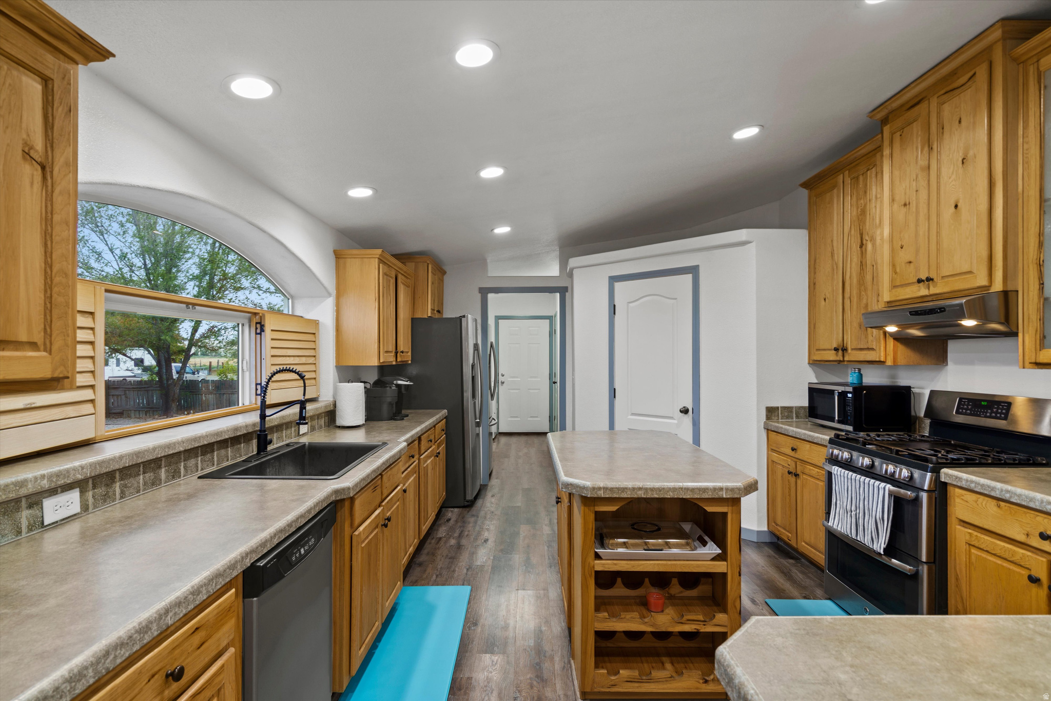 main property photo 14