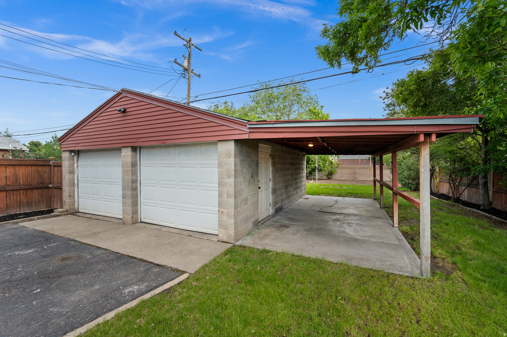 main property photo 40
