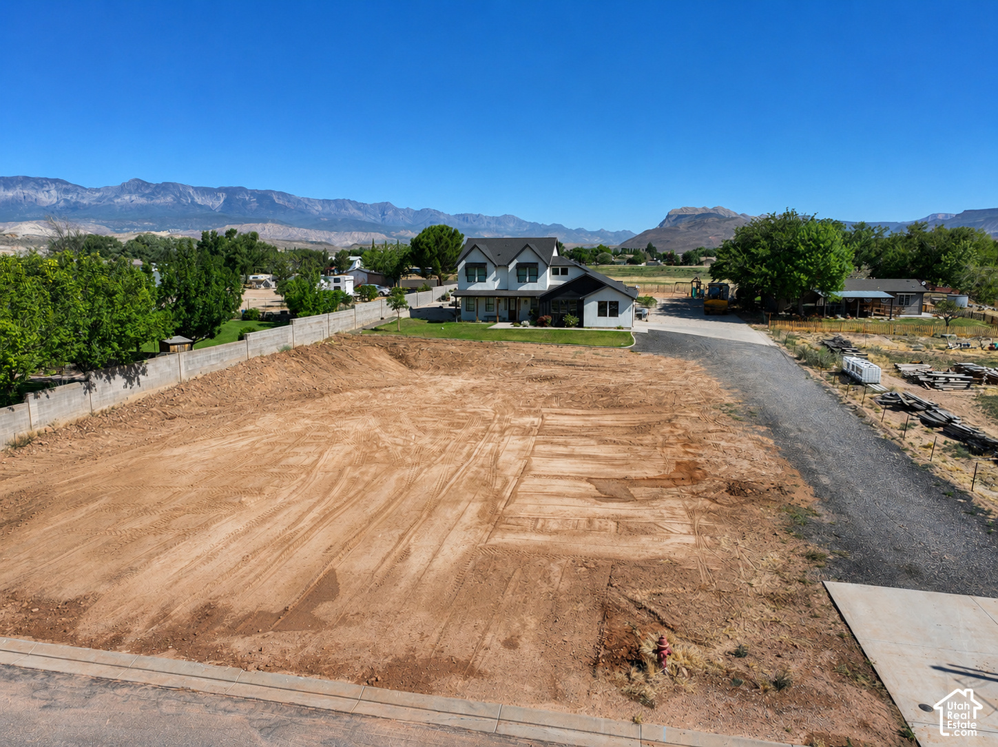 main property photo 5