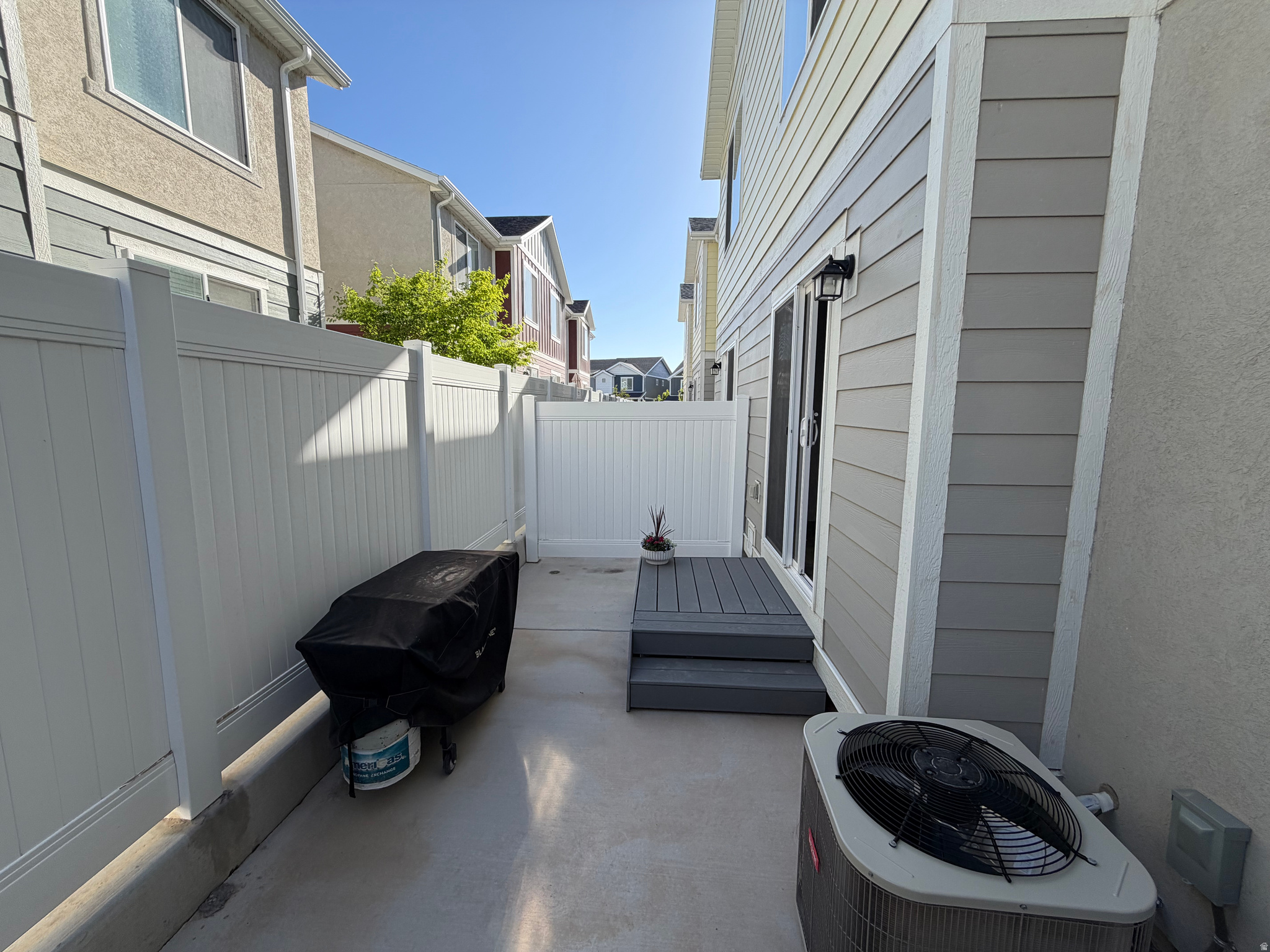main property photo 20