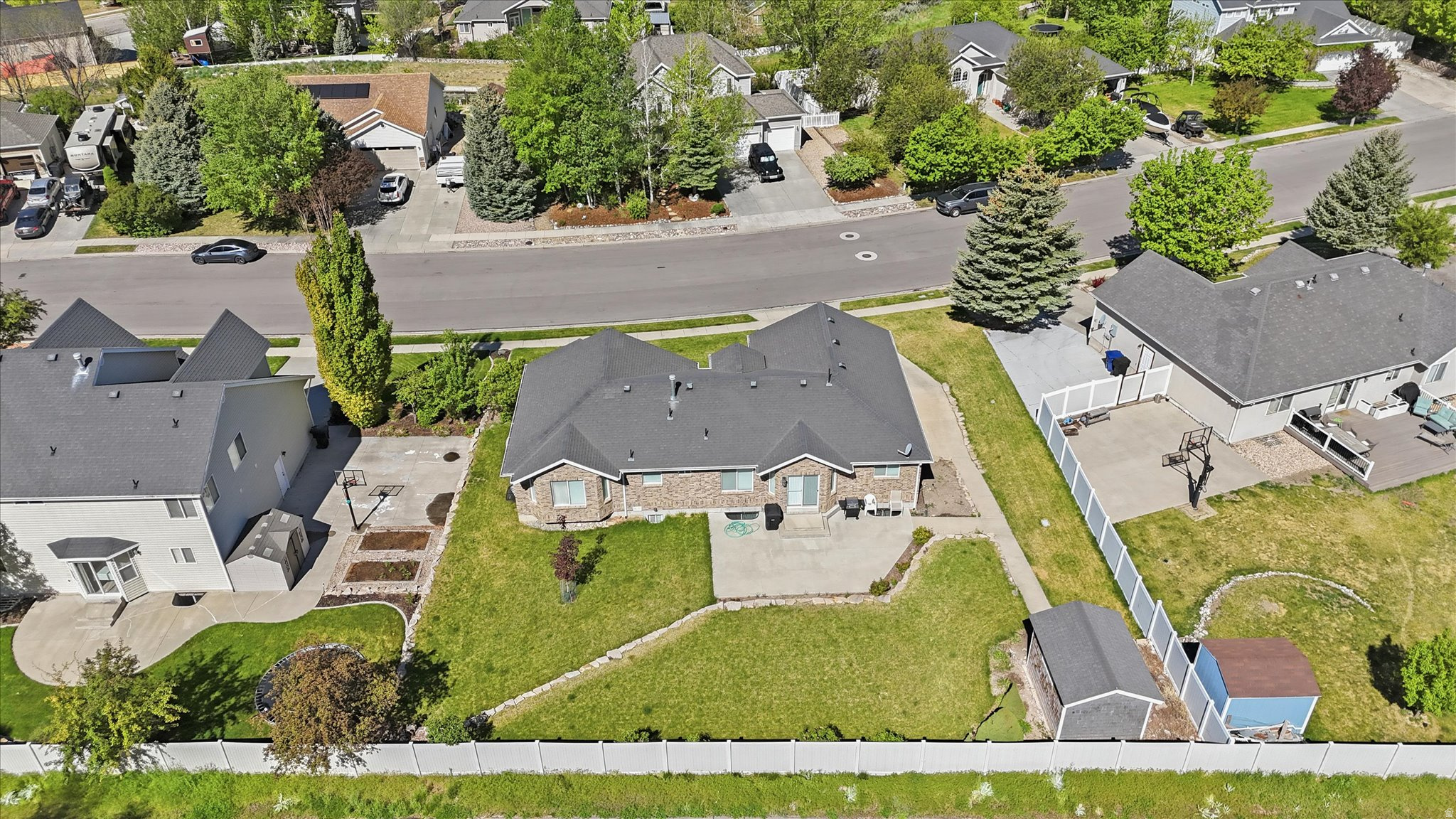 main property photo 40
