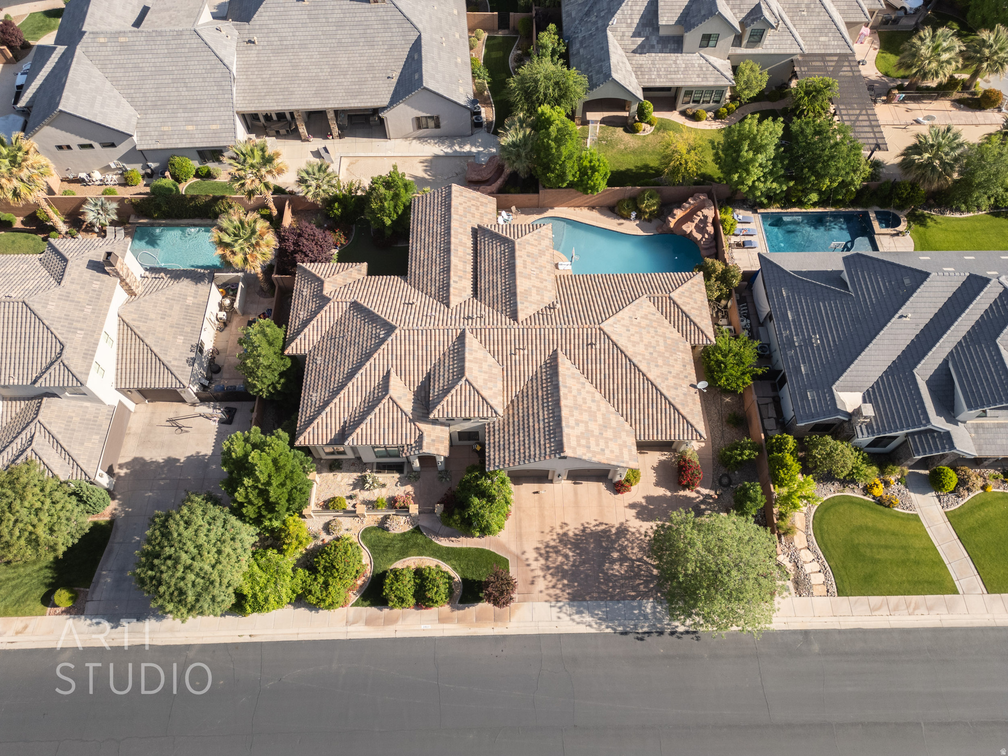 main property photo 12