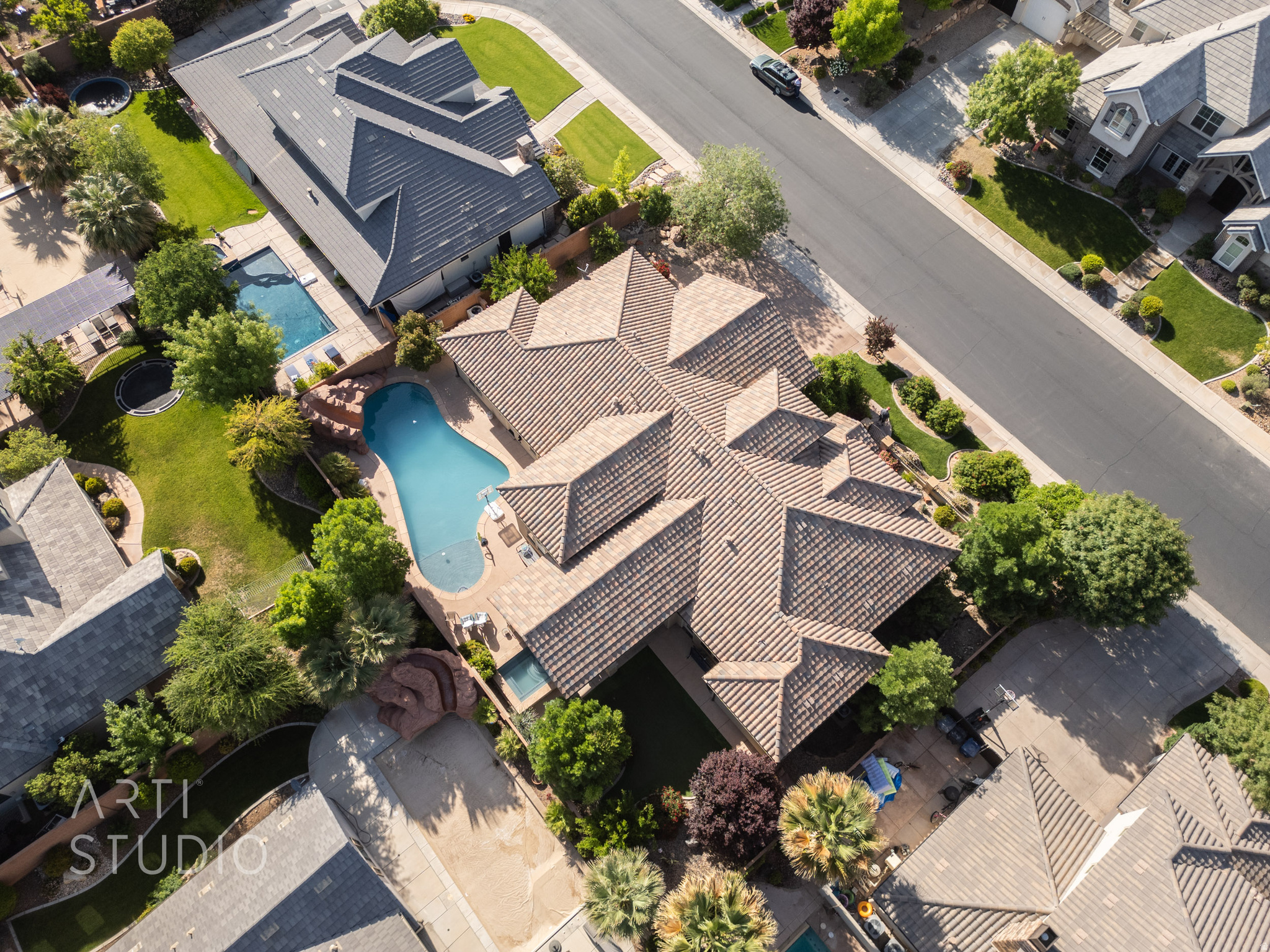 main property photo 16