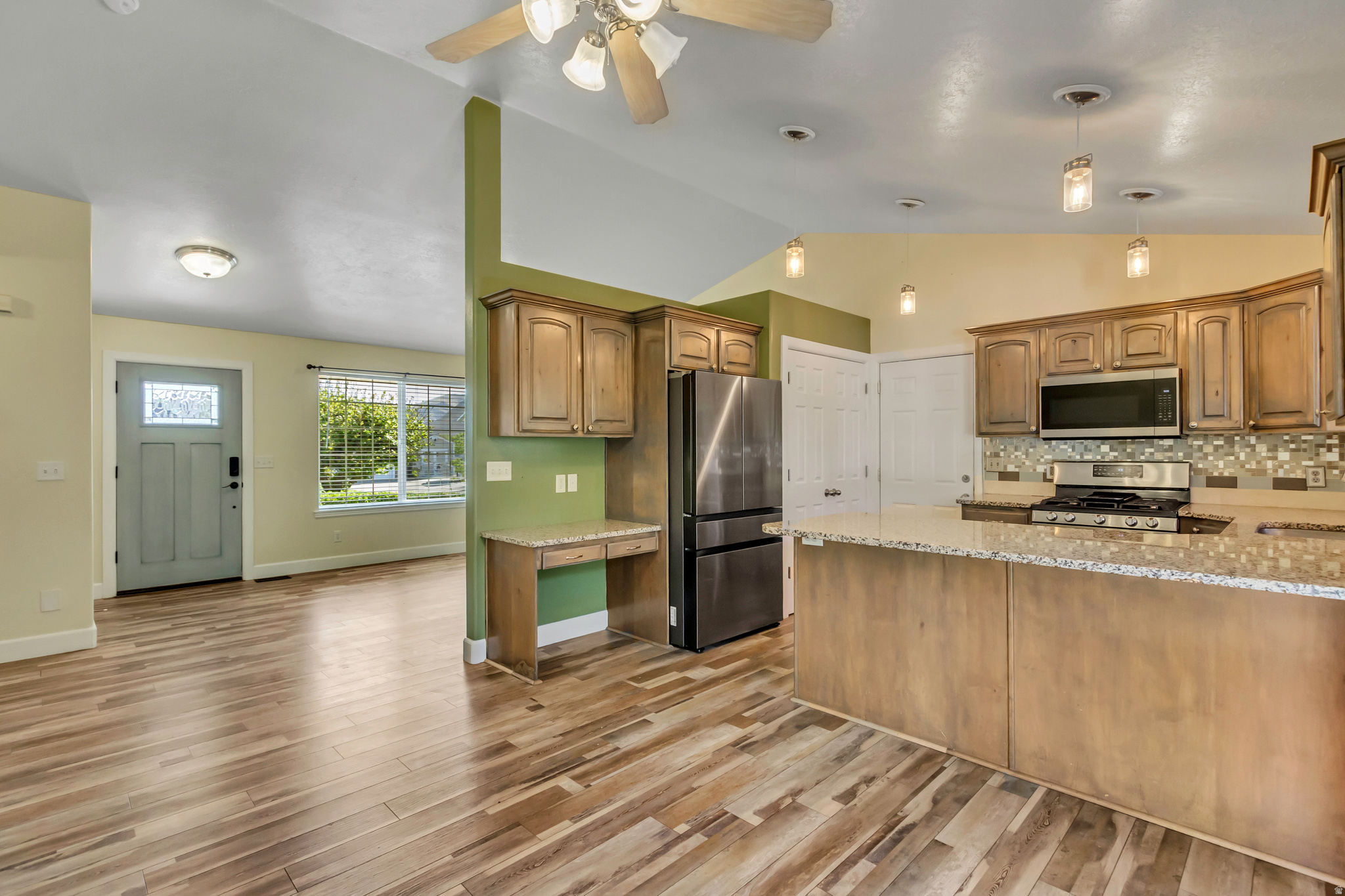 main property photo 6