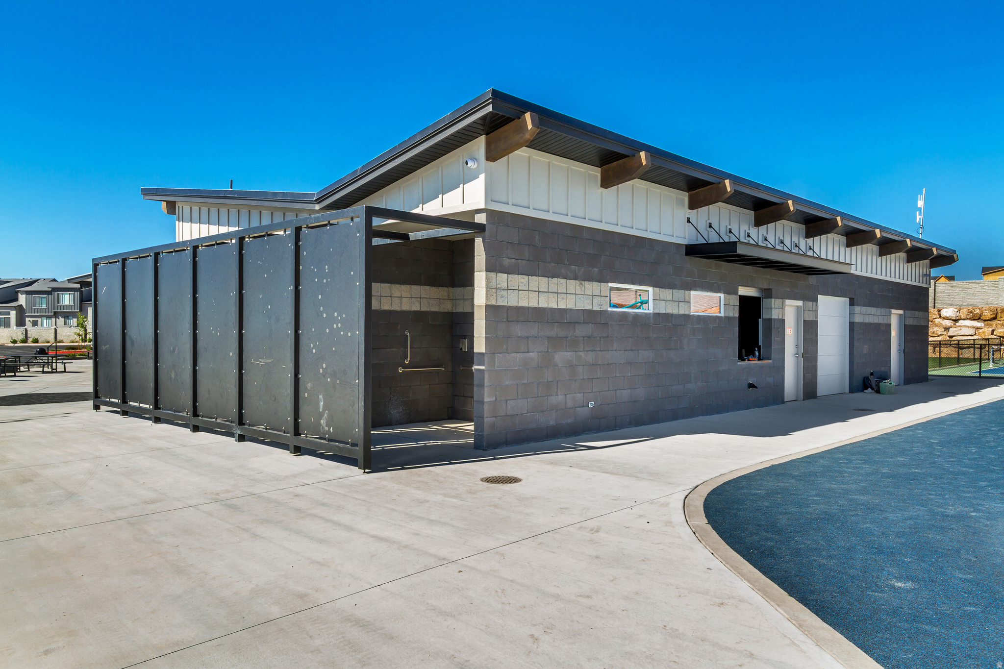 main property photo 47