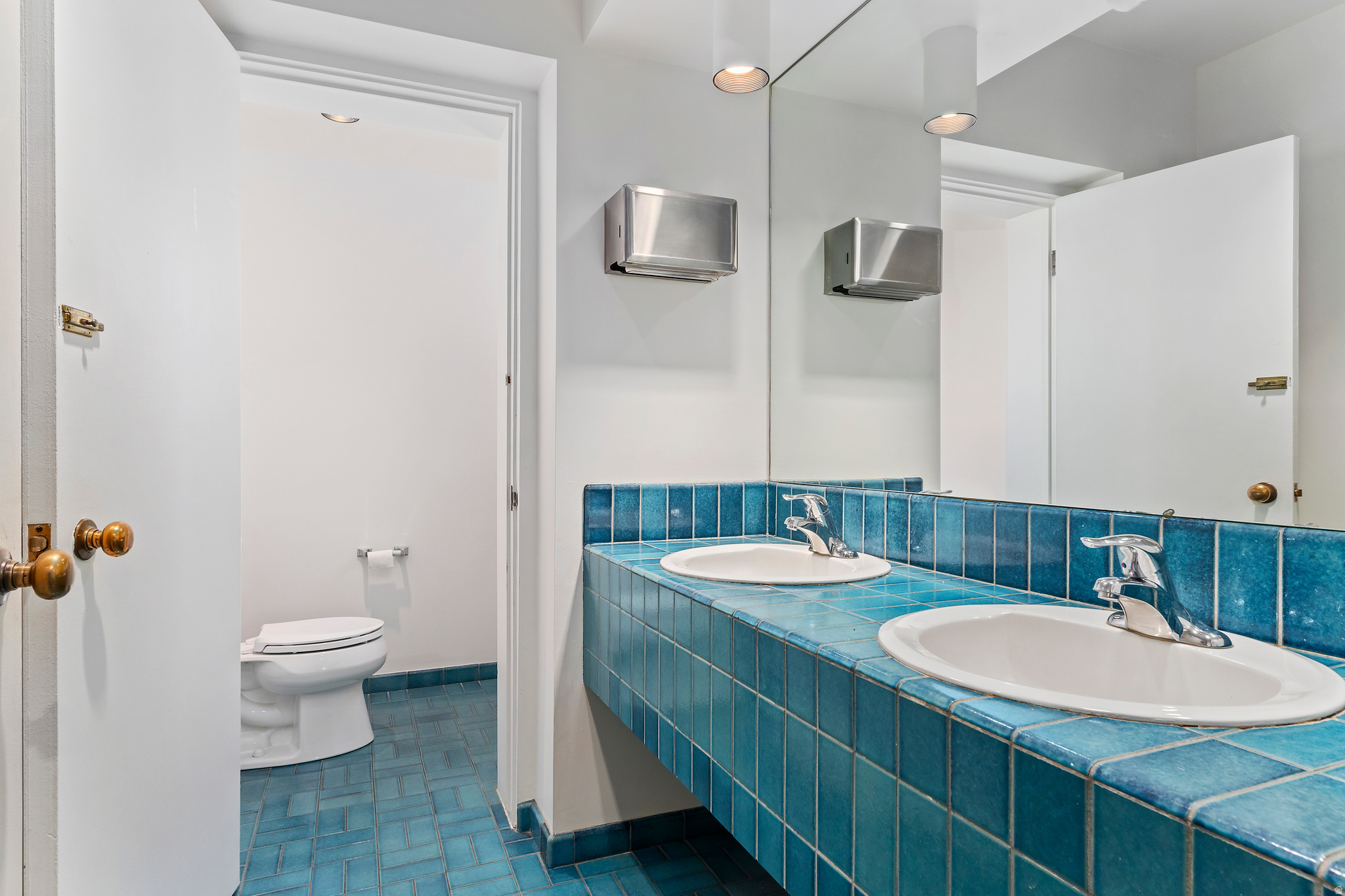 main property photo 11