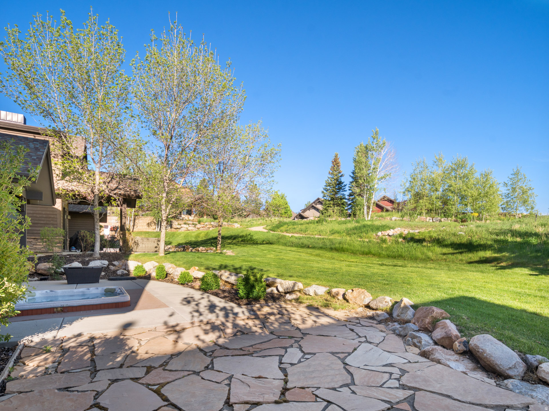 main property photo 11