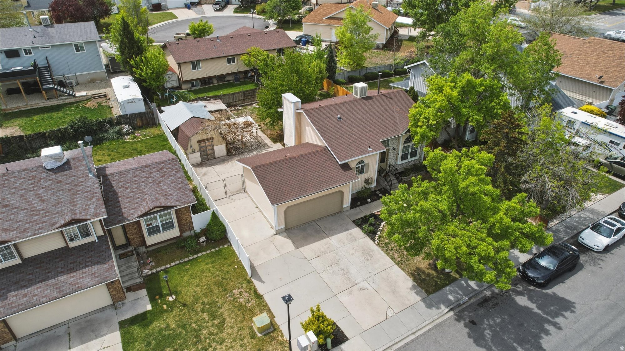 main property photo 28