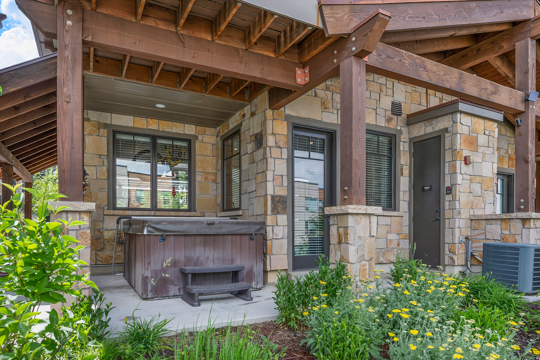 main property photo 17