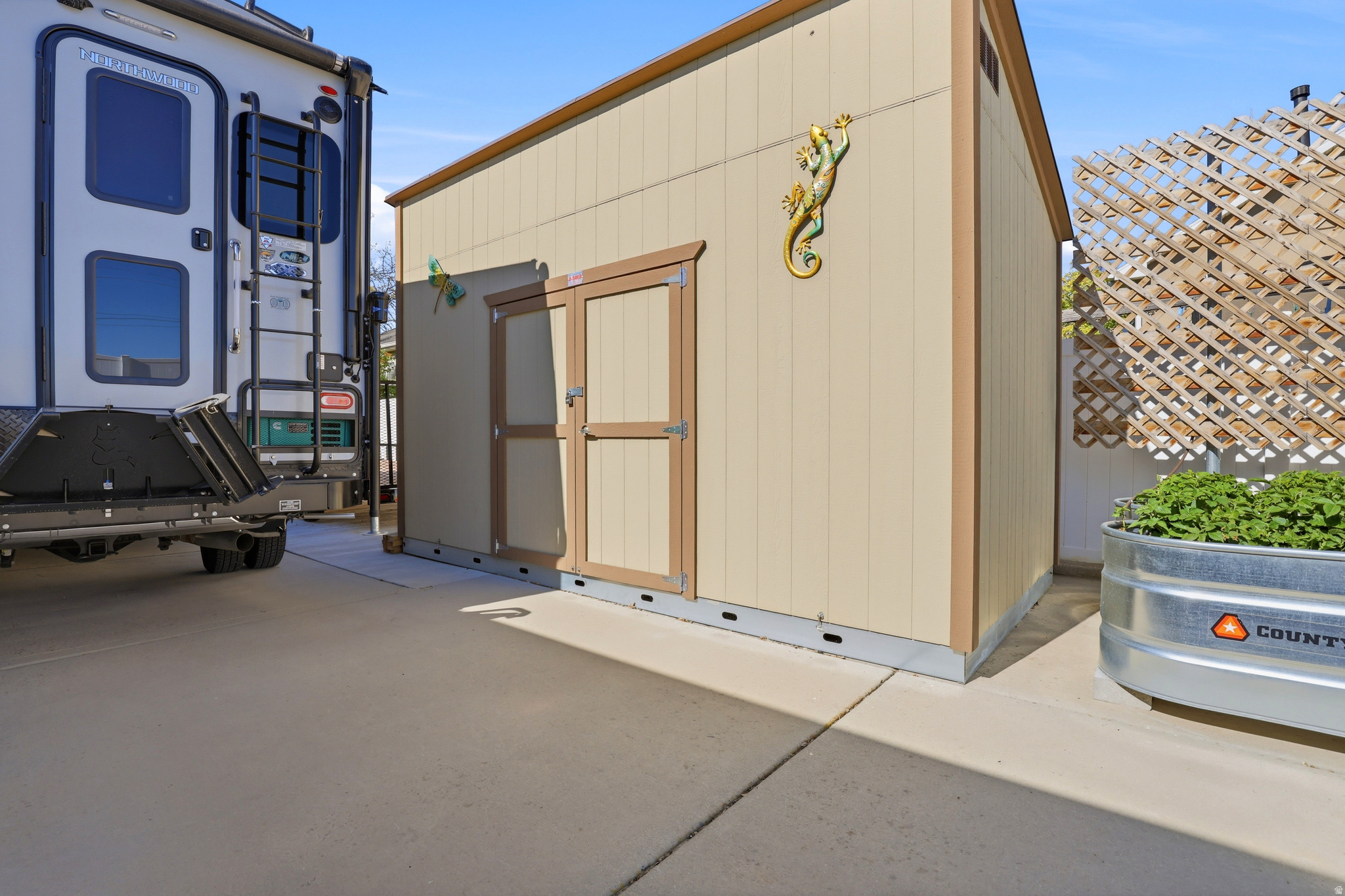 main property photo 32