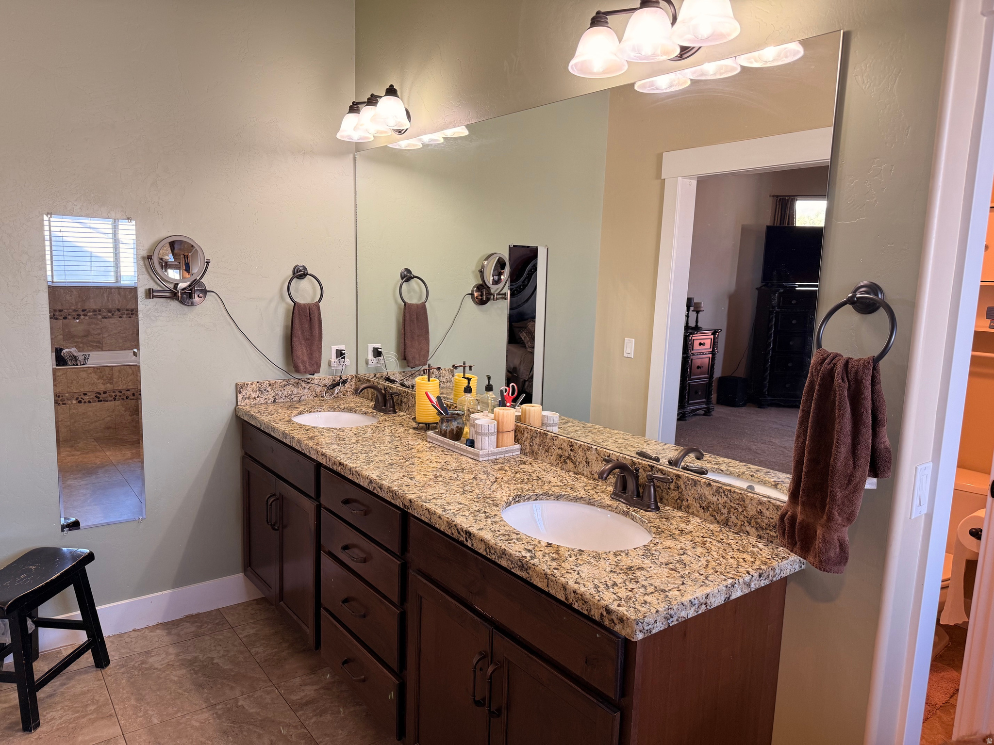 main property photo 30