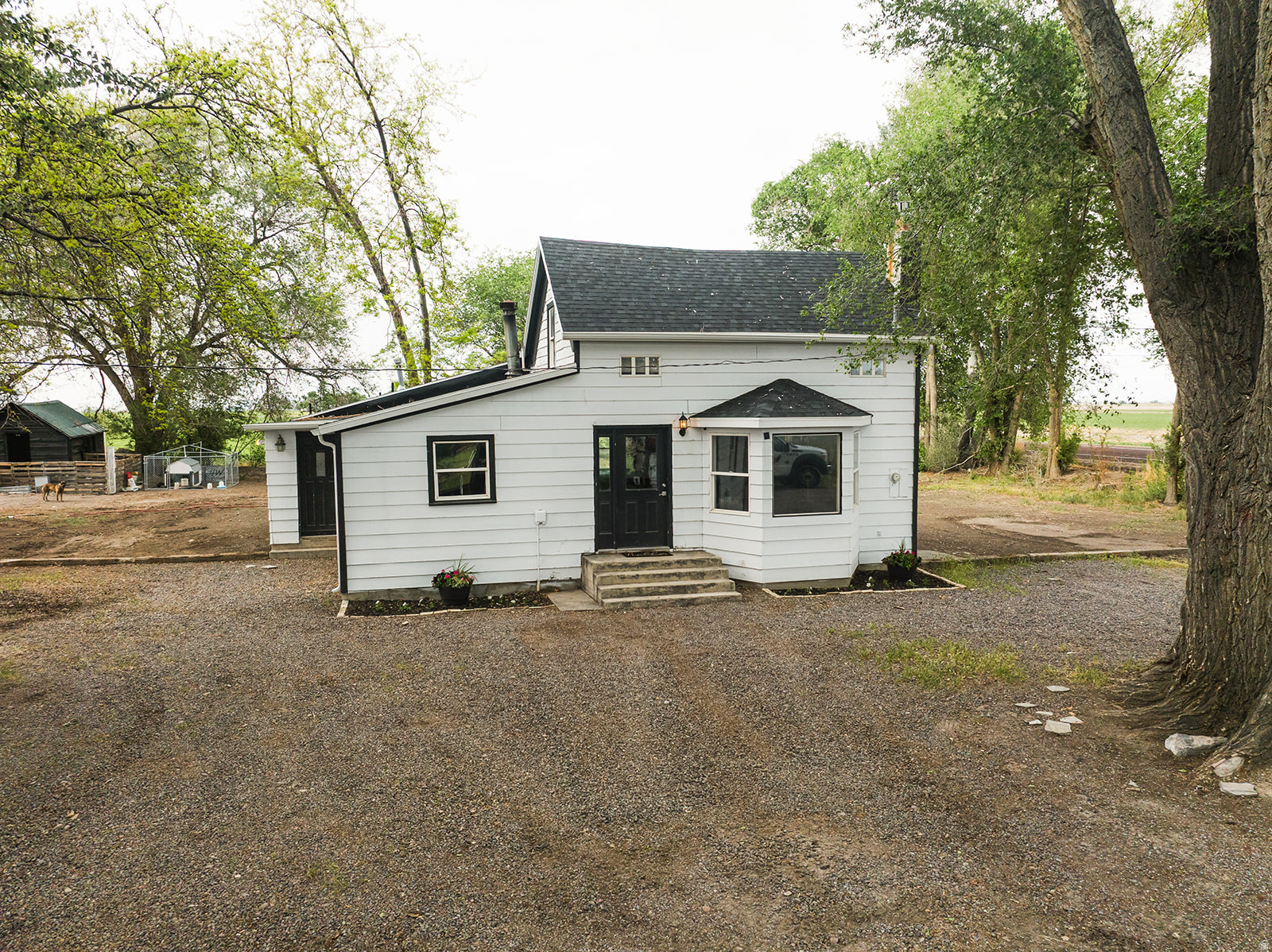 main property photo 28