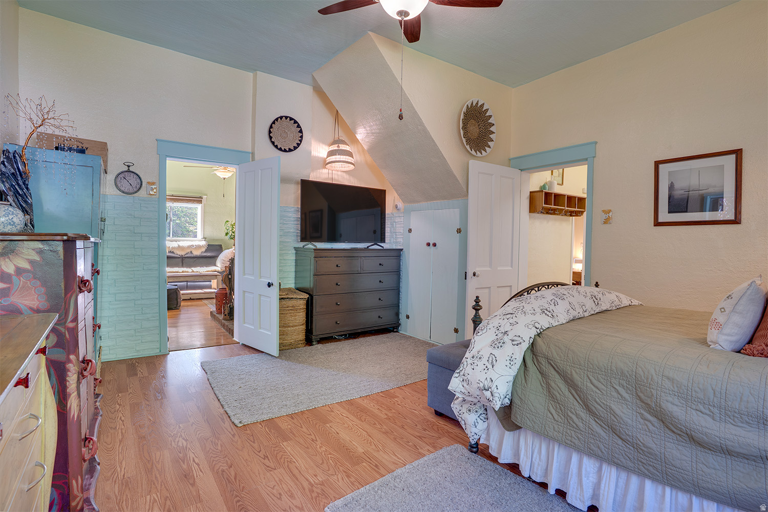 main property photo 10