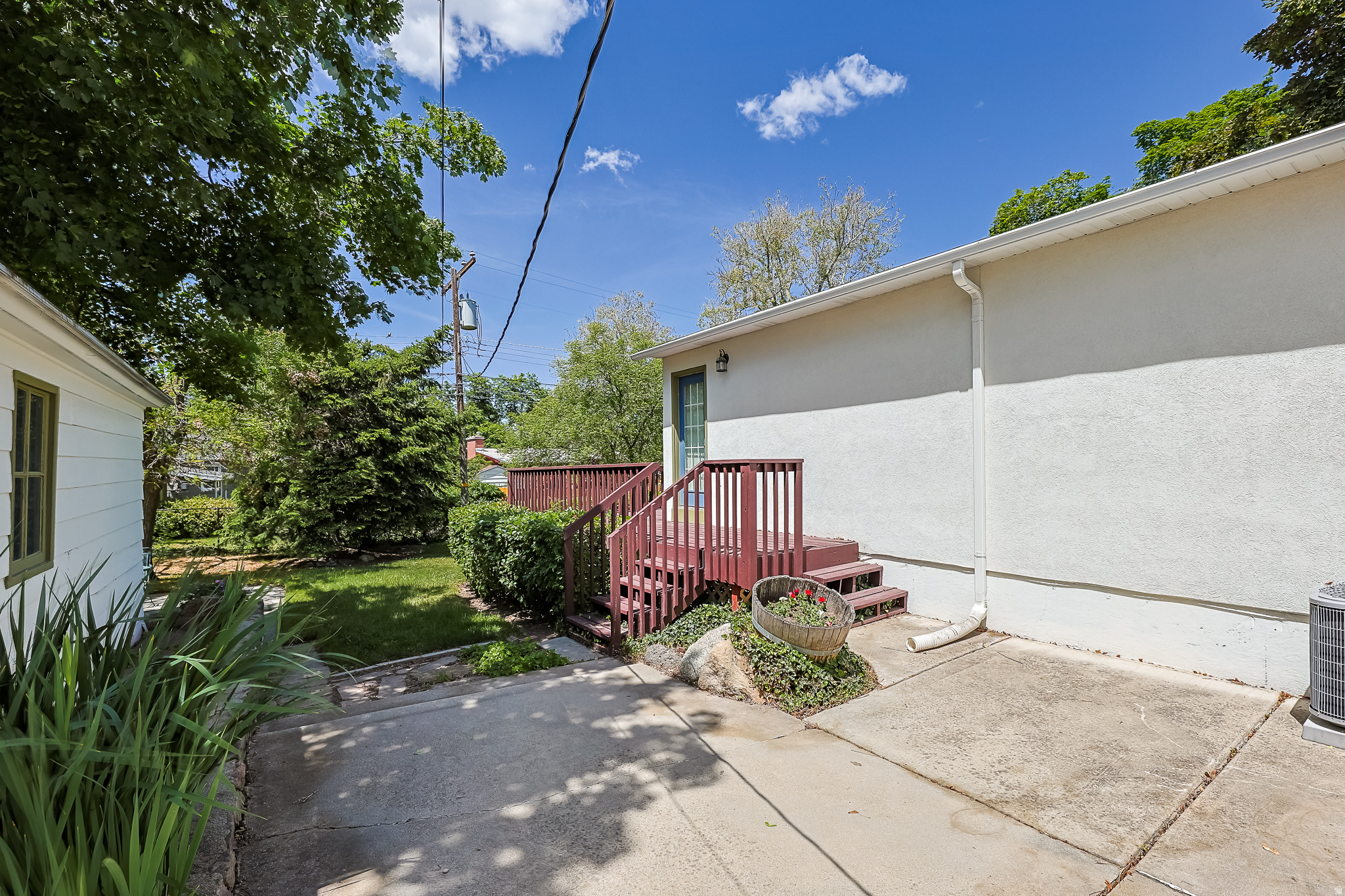 main property photo 28