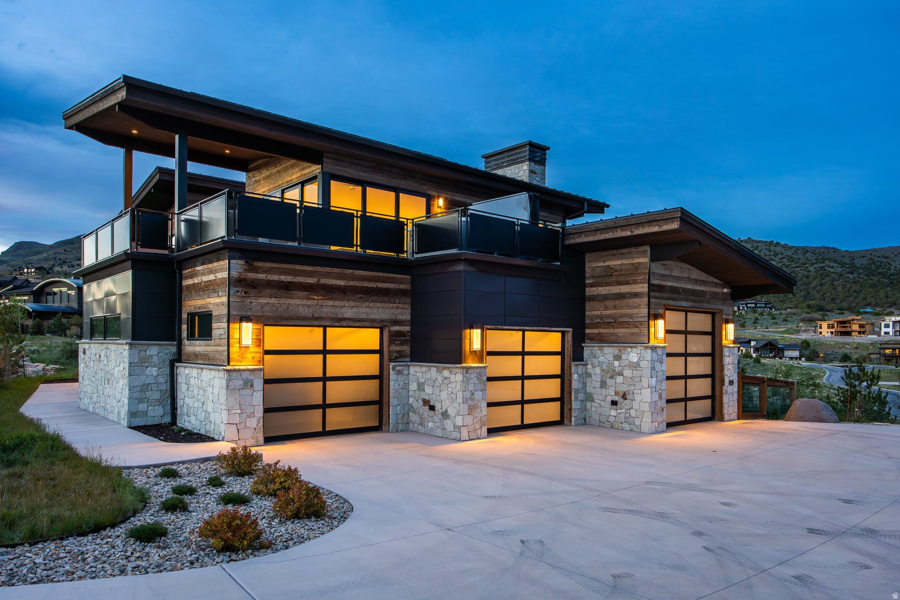 main property photo 79