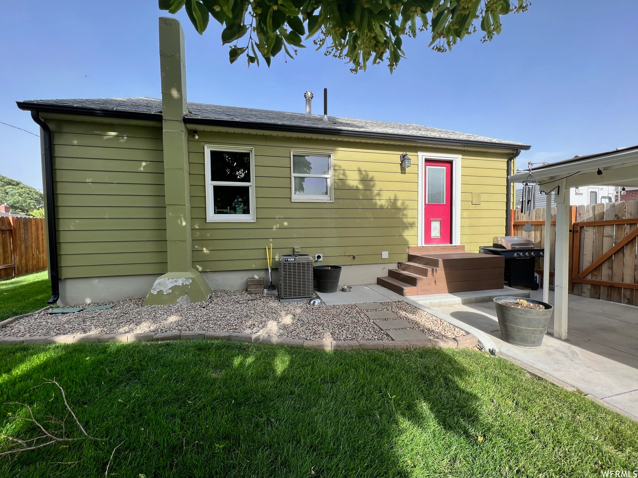main property photo 17
