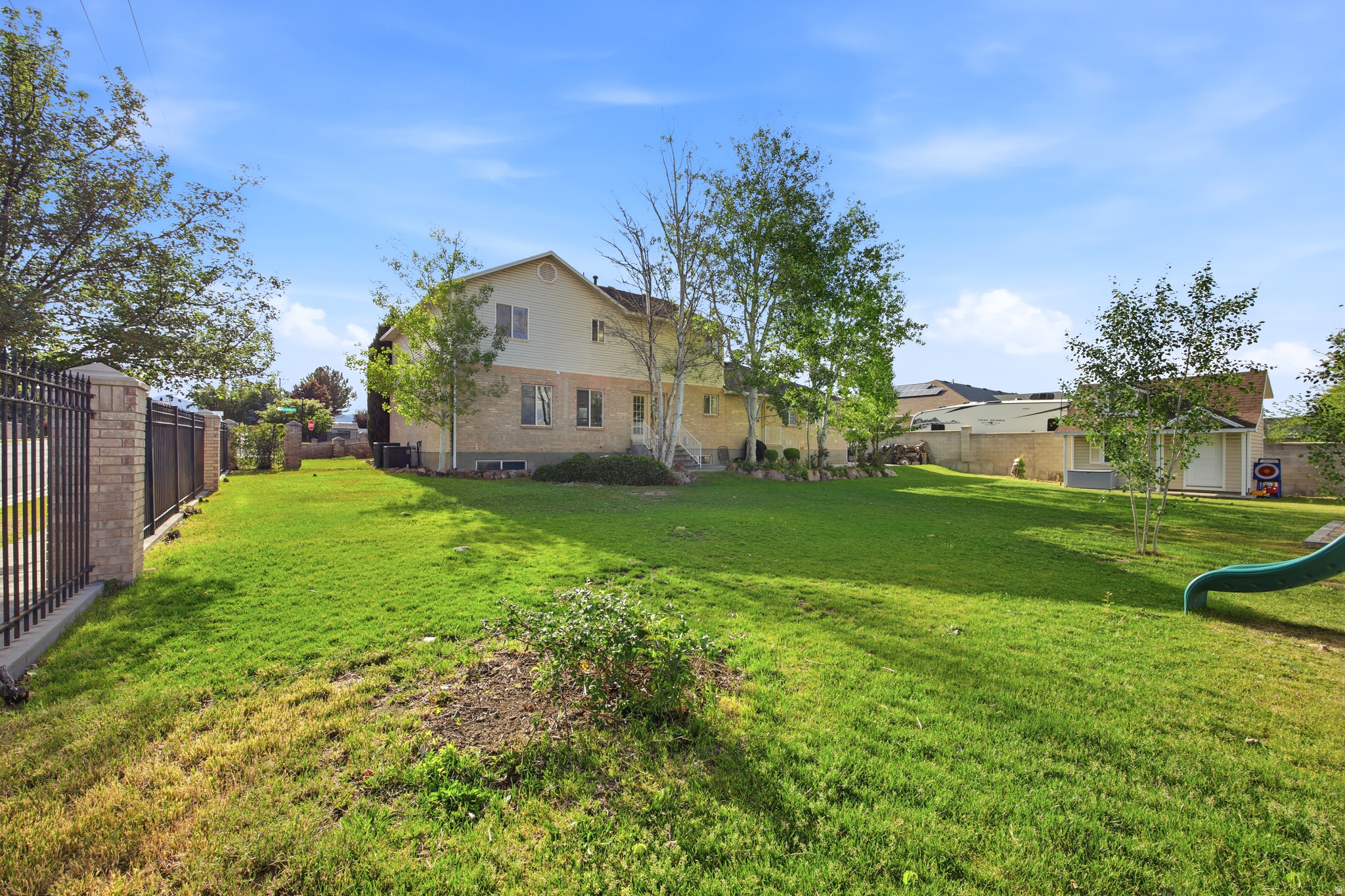 main property photo 28