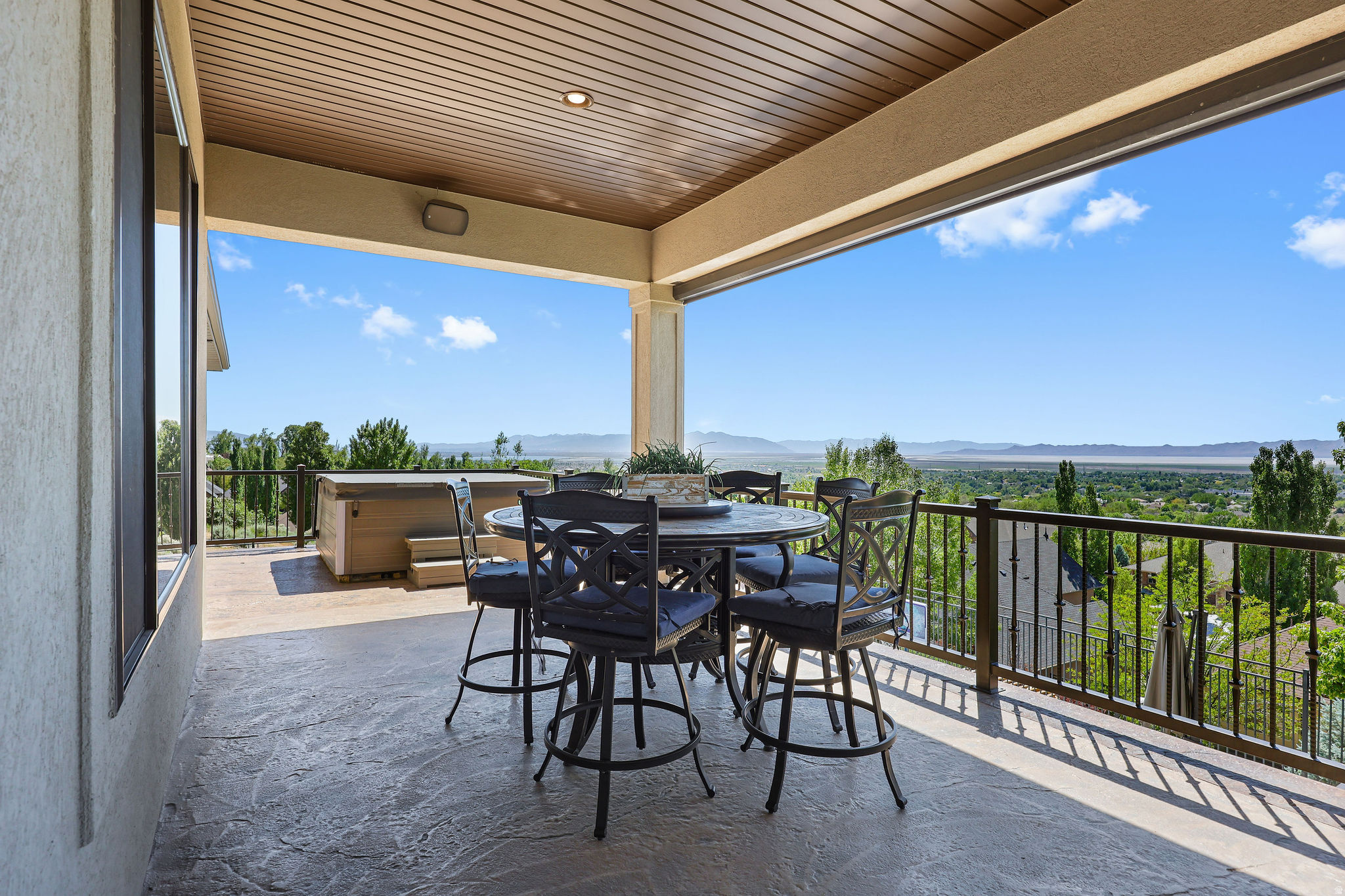 main property photo 28