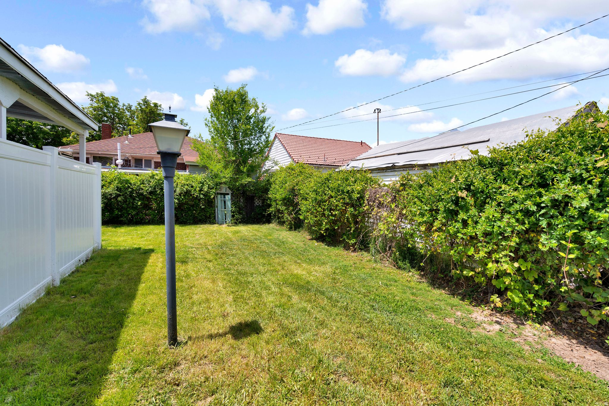main property photo 16