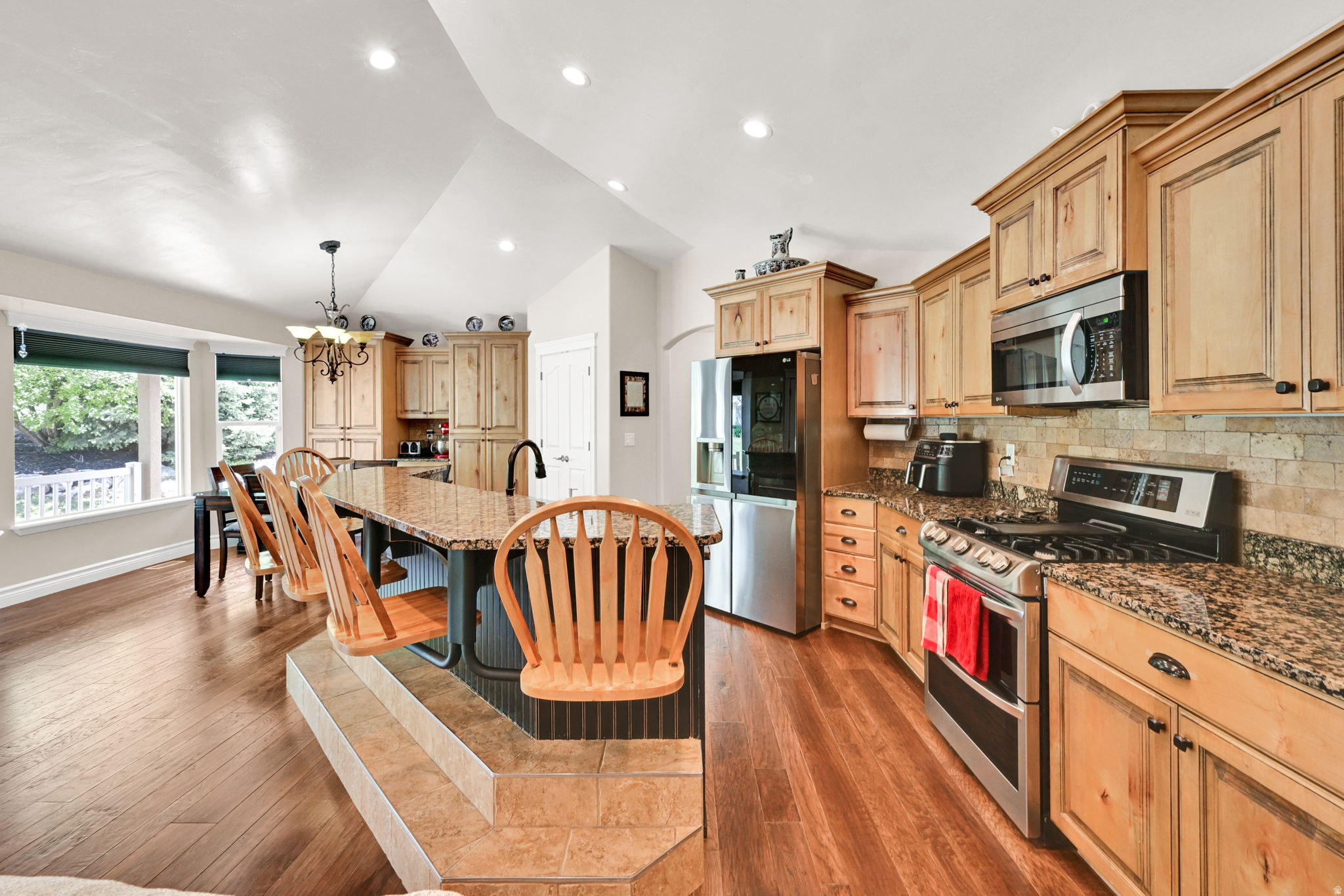 main property photo 12