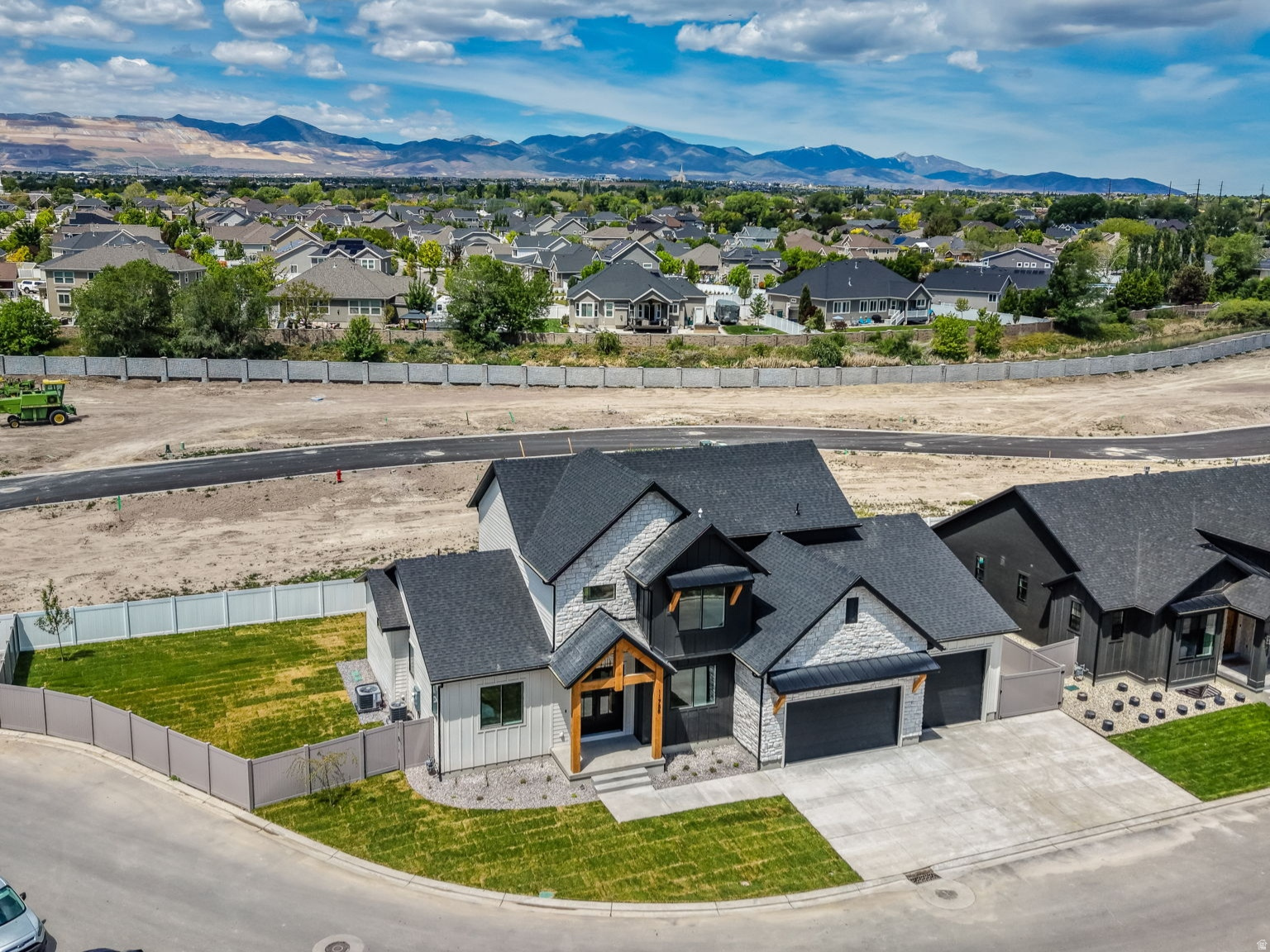 main property photo 41