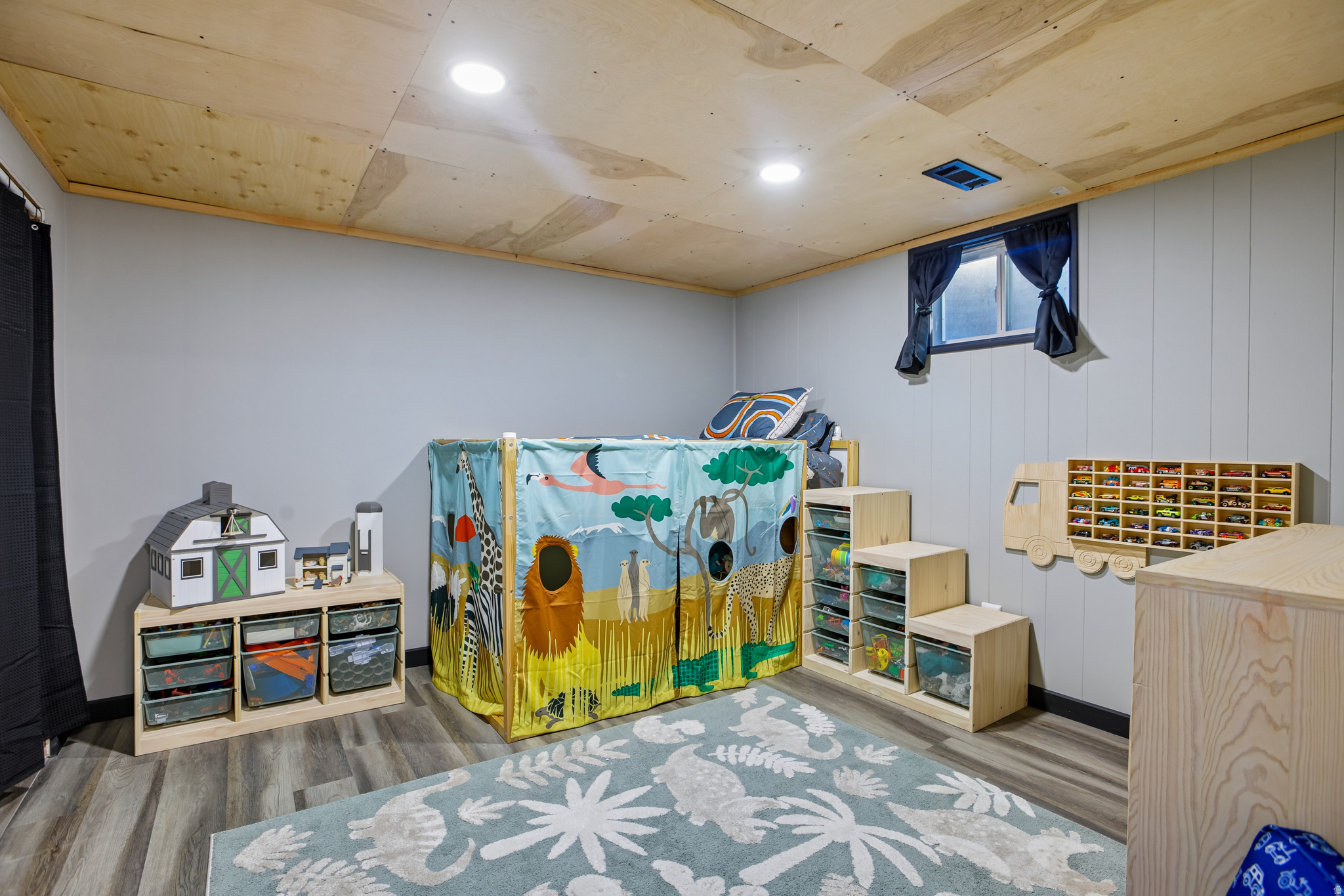 main property photo 28