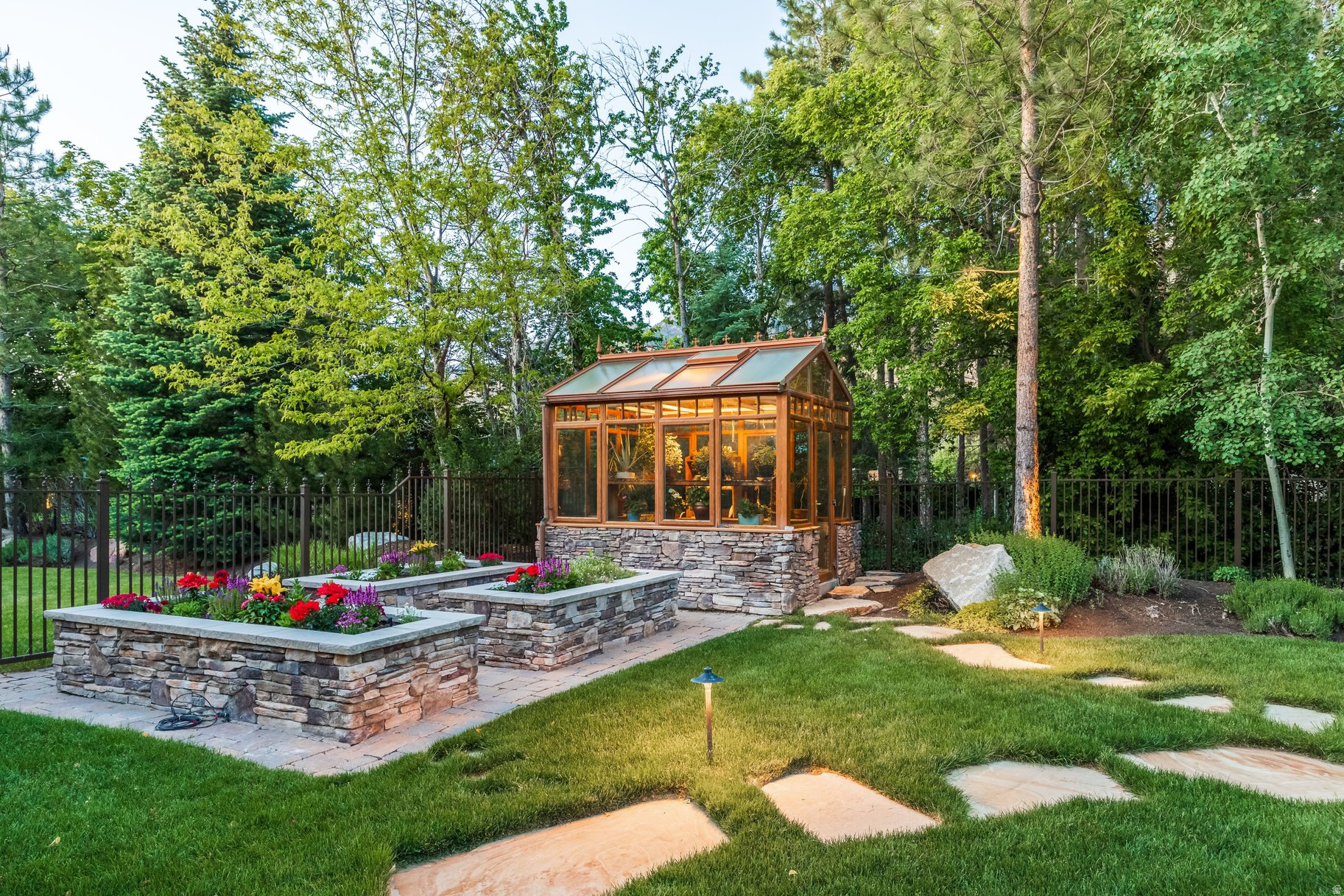 main property photo 40