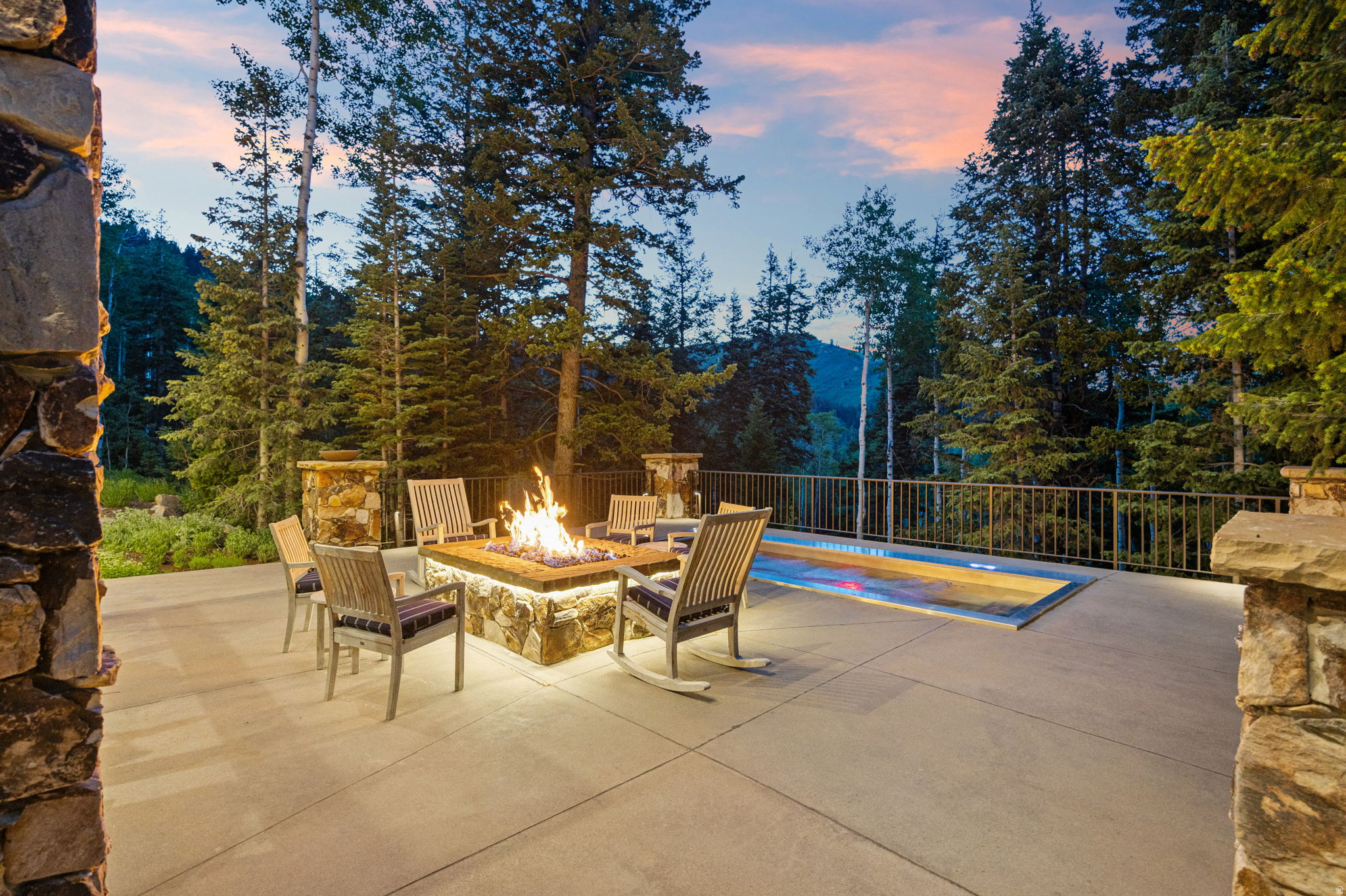 main property photo 27