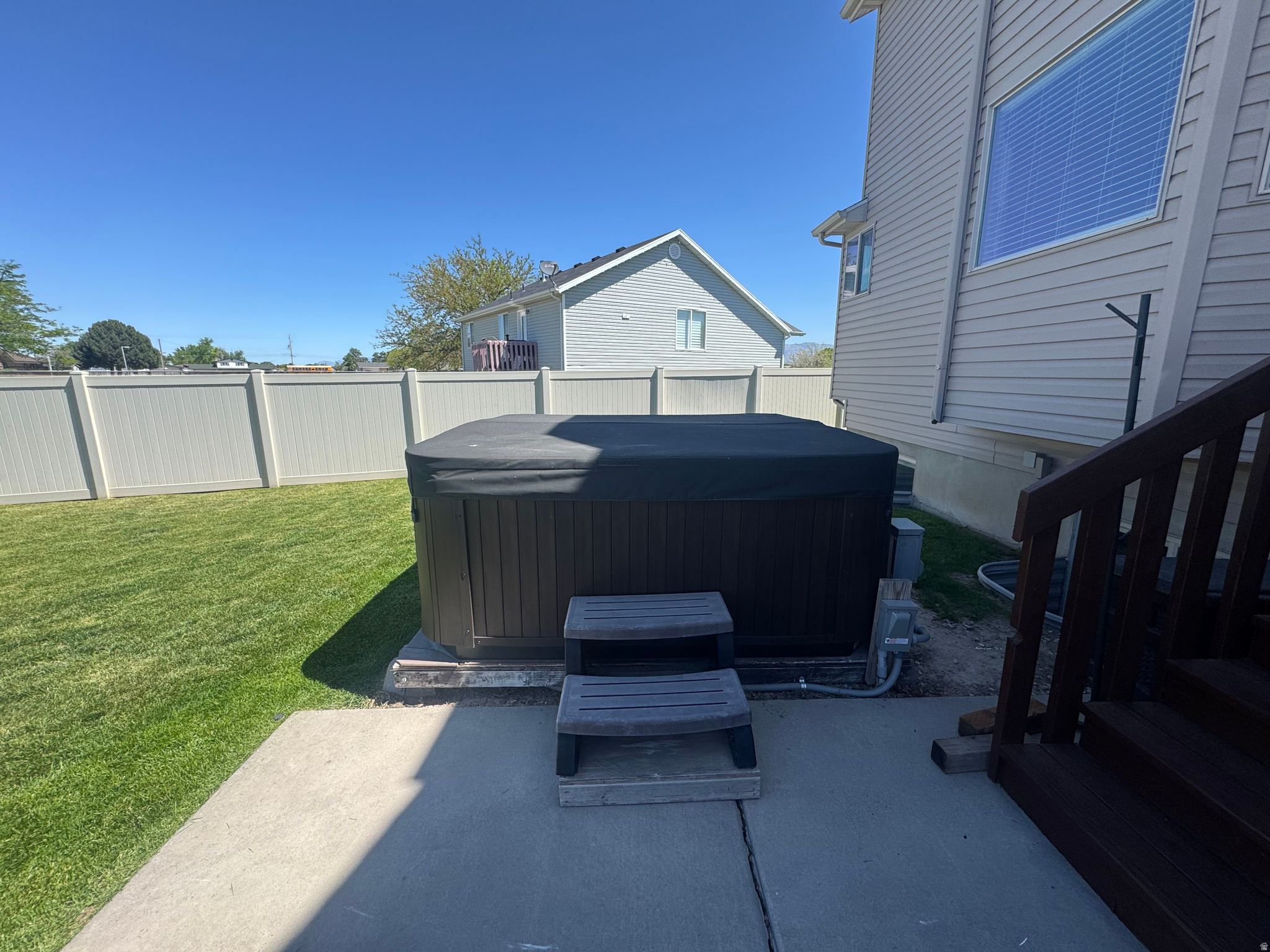 main property photo 11