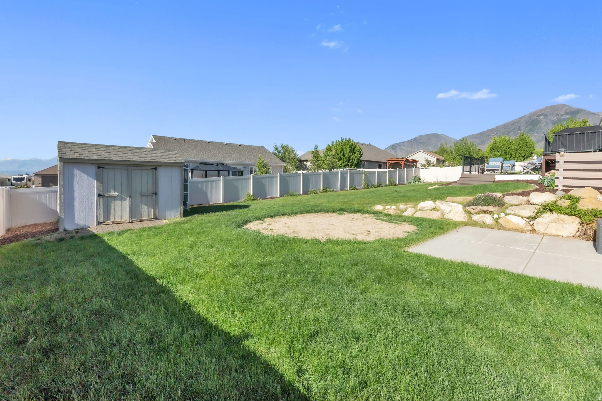 main property photo 40