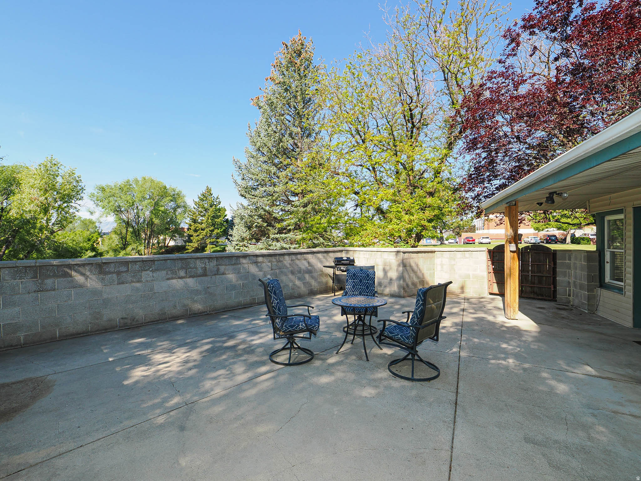 main property photo 25