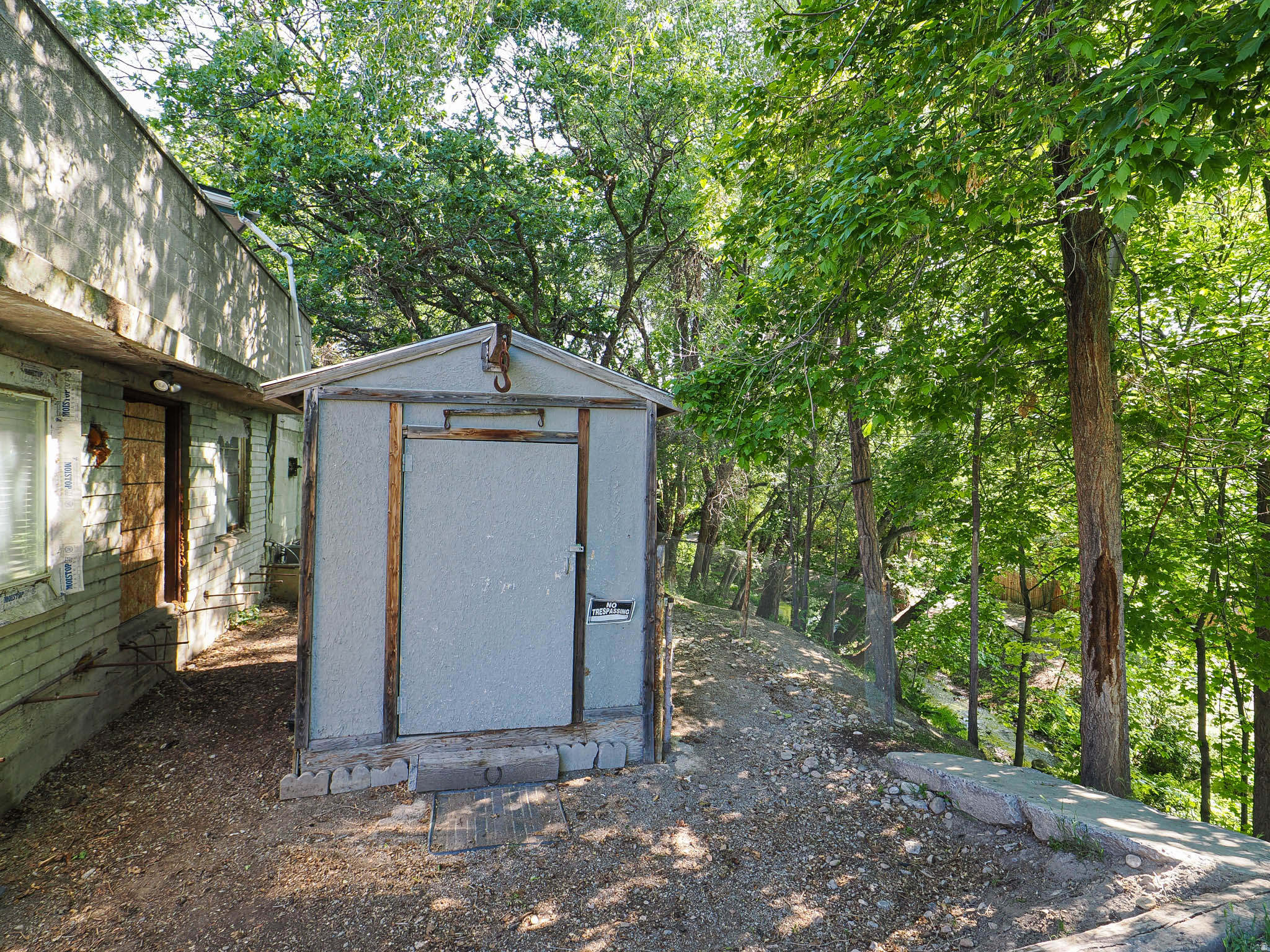 main property photo 28