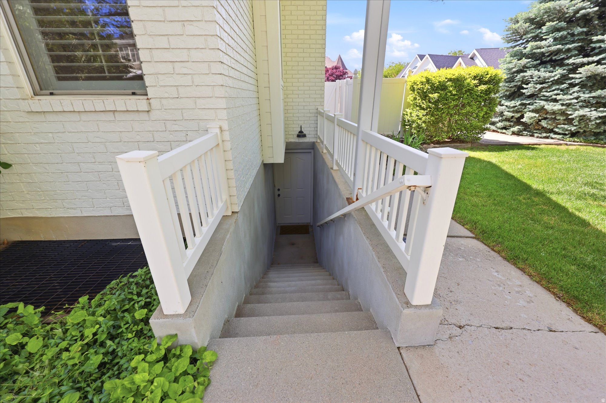 main property photo 40