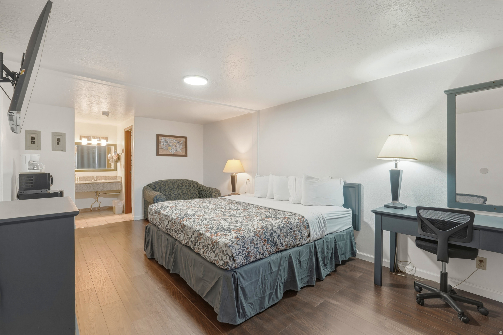 main property photo 50