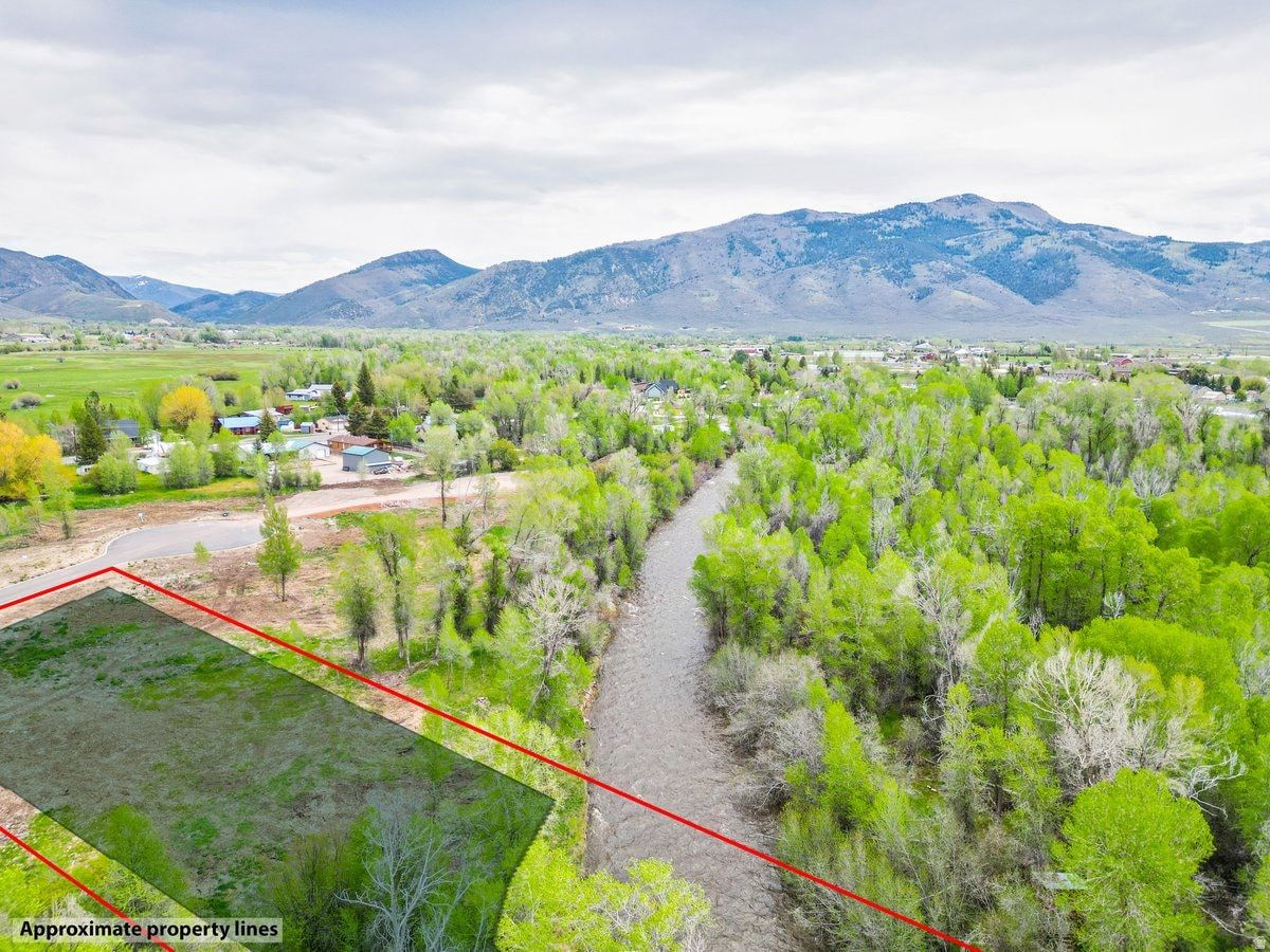 main property photo 11