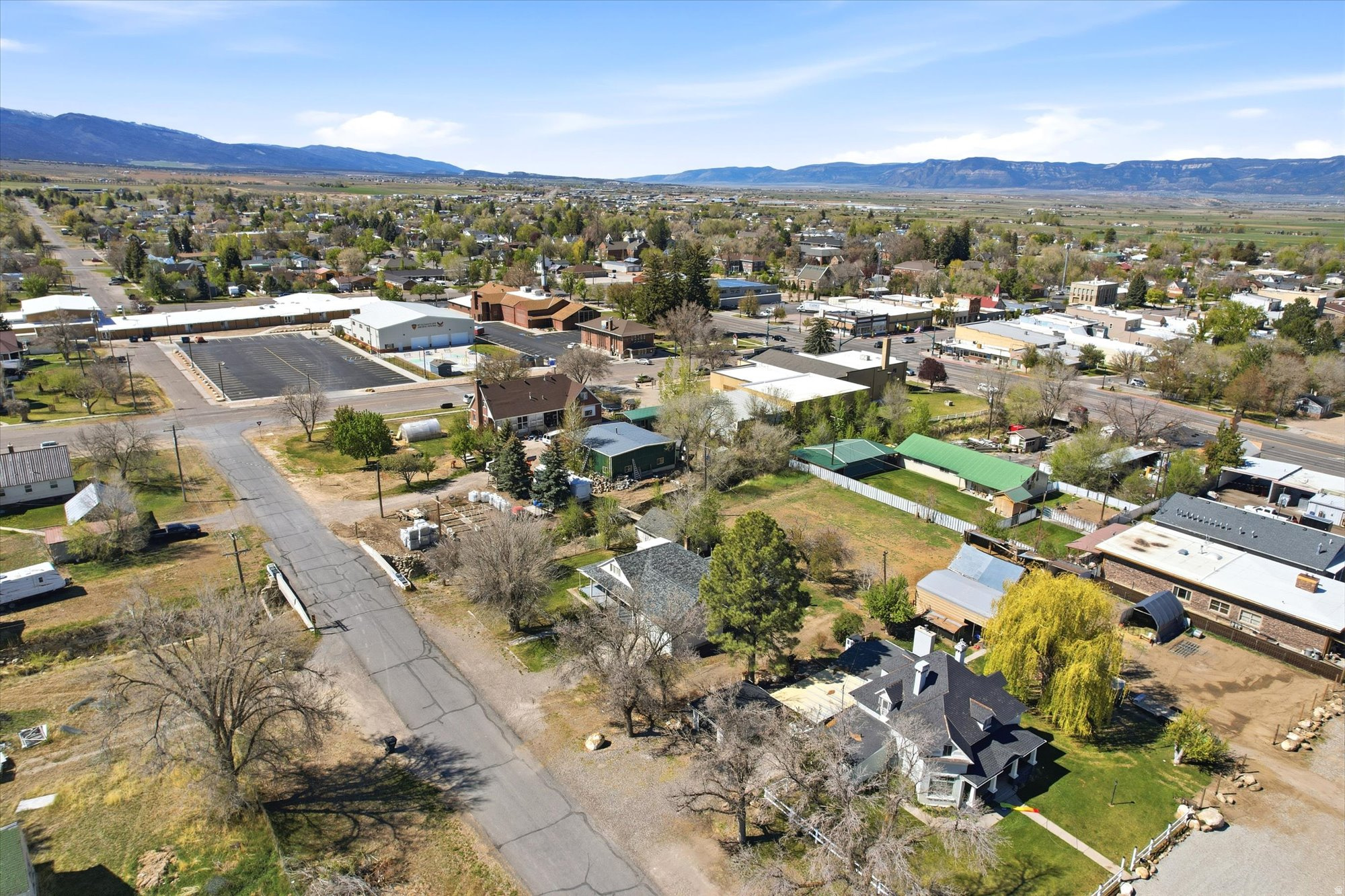 main property photo 28
