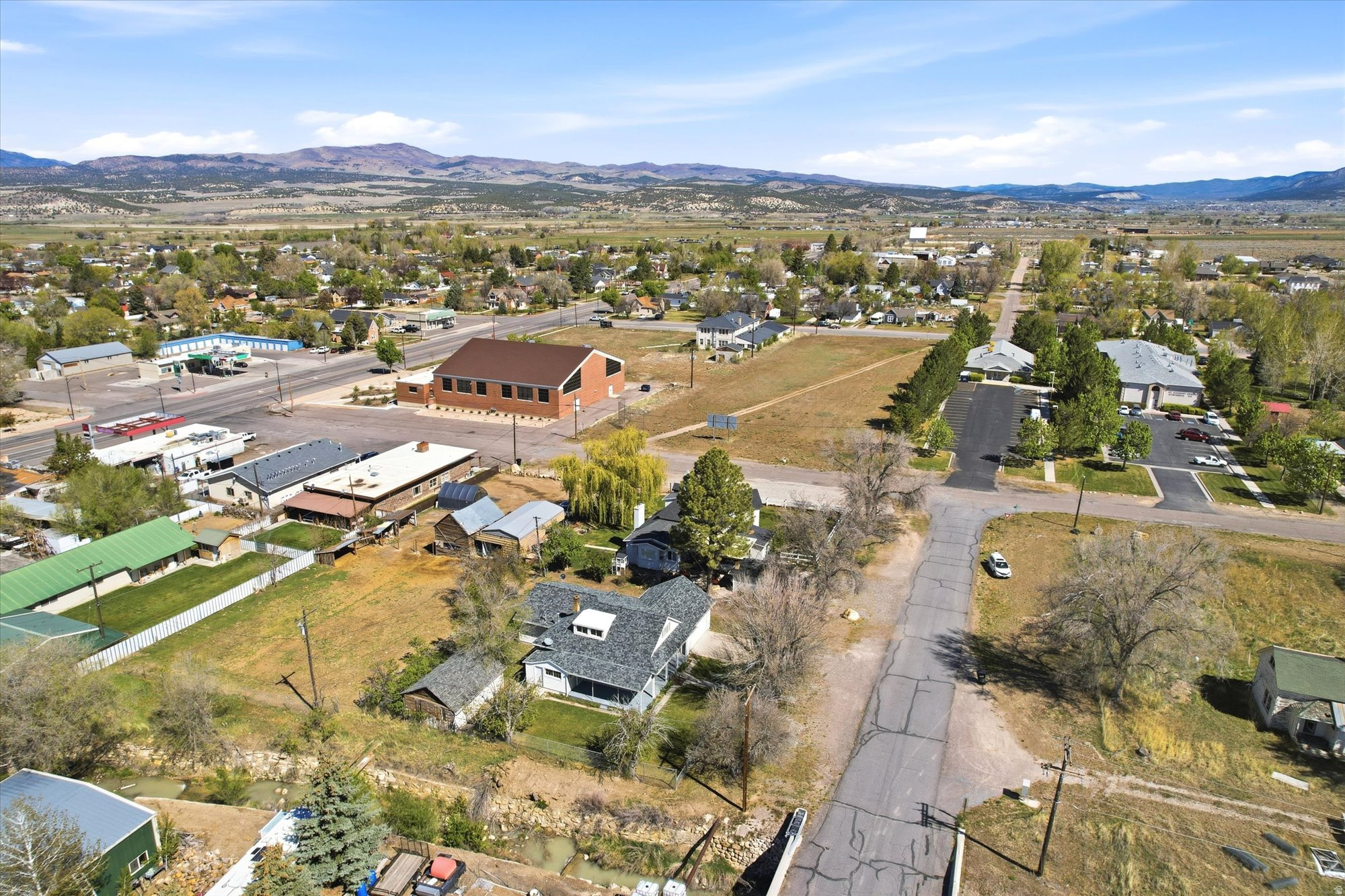 main property photo 30