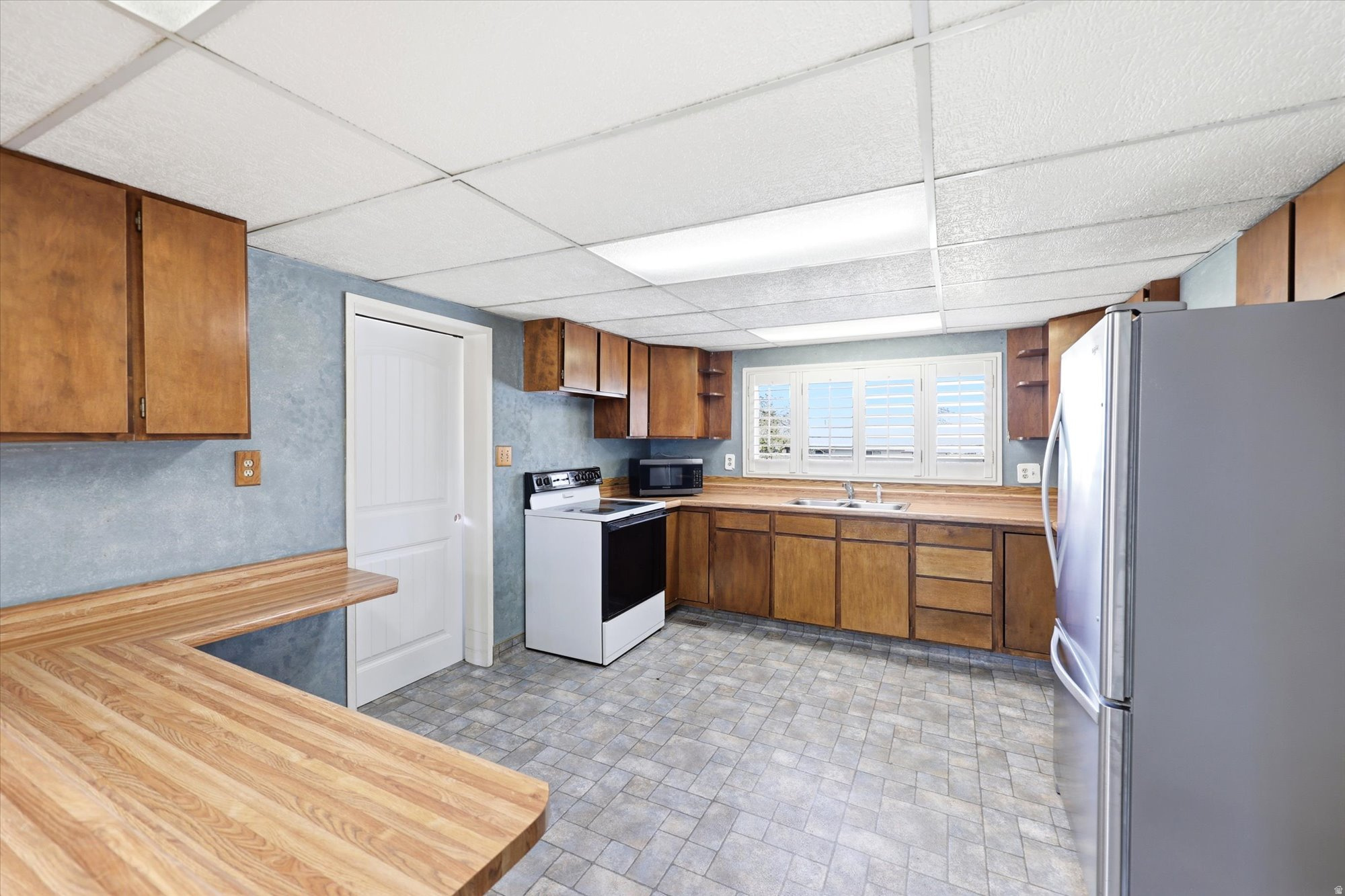 main property photo 6