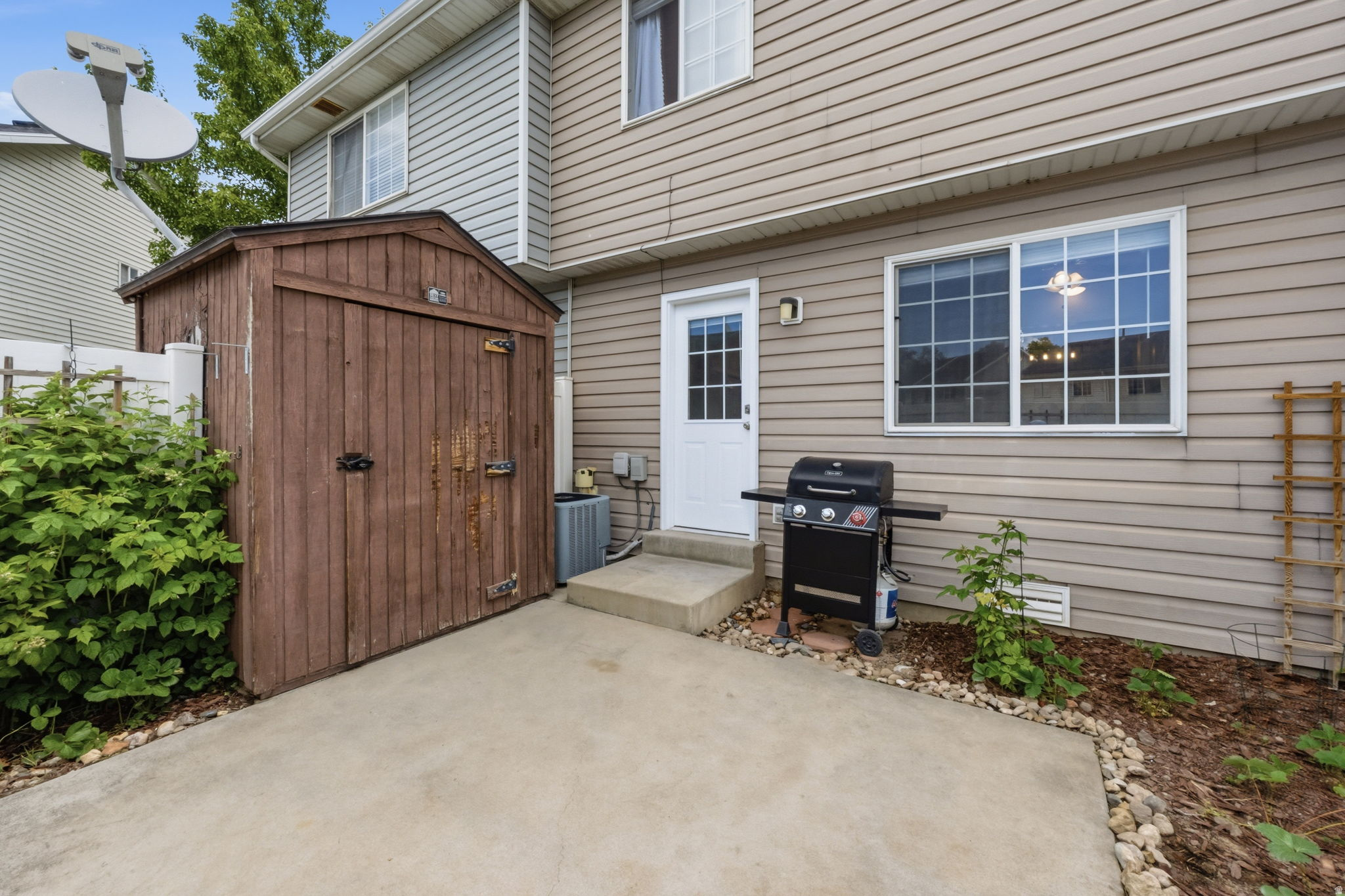 main property photo 17