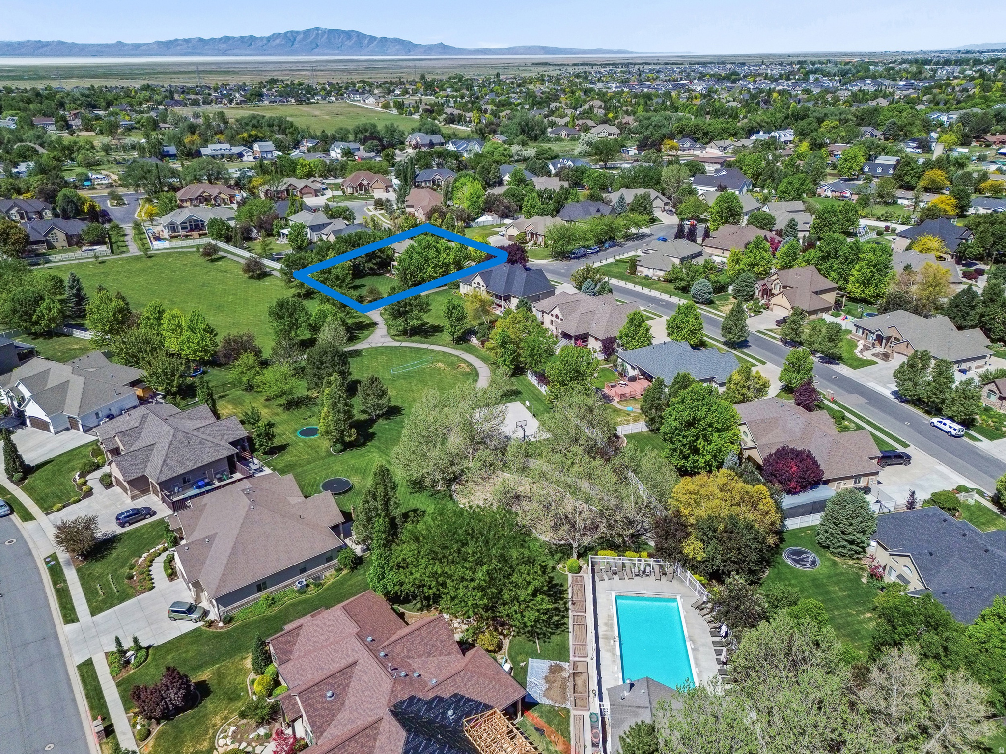 main property photo 41