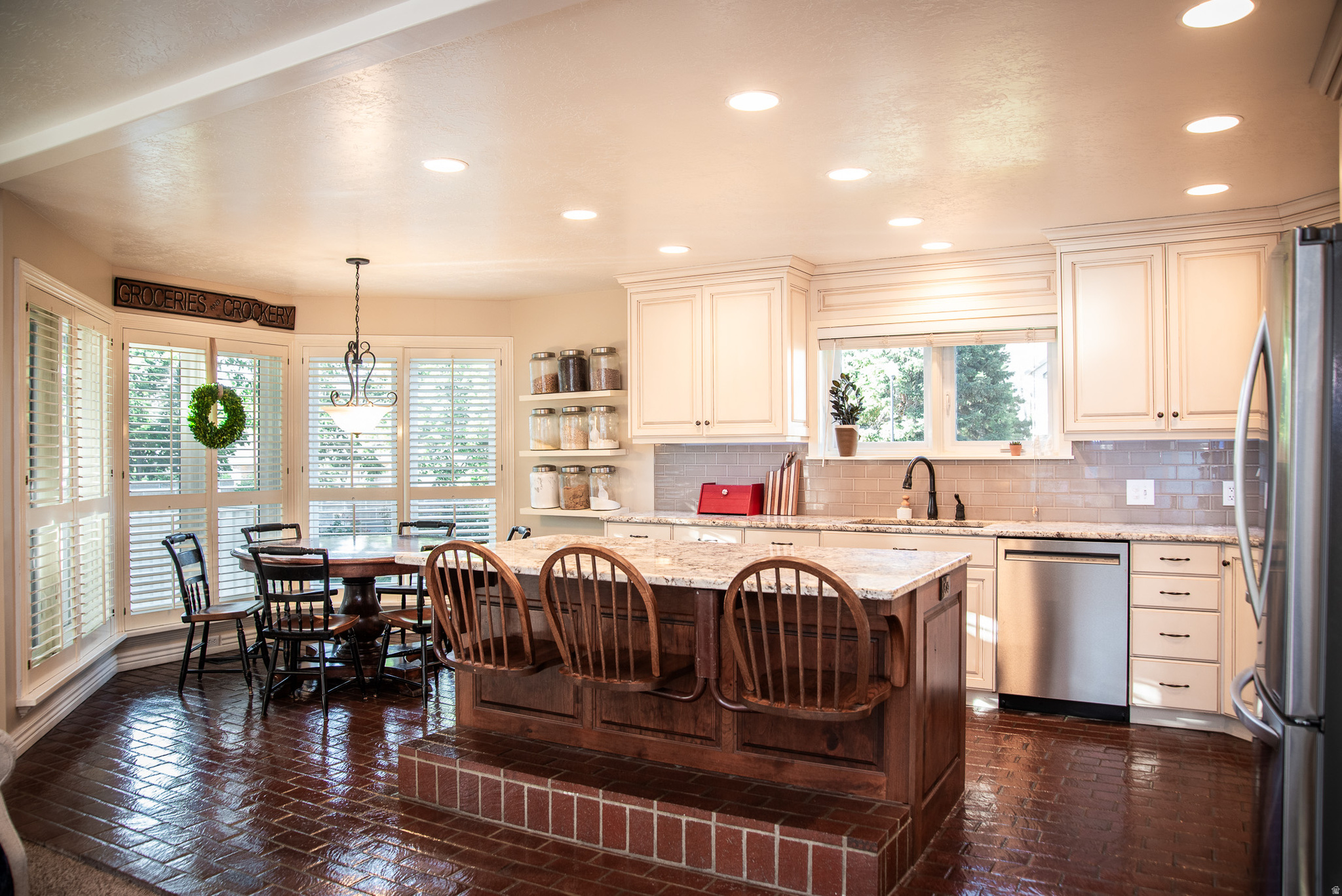 main property photo 19