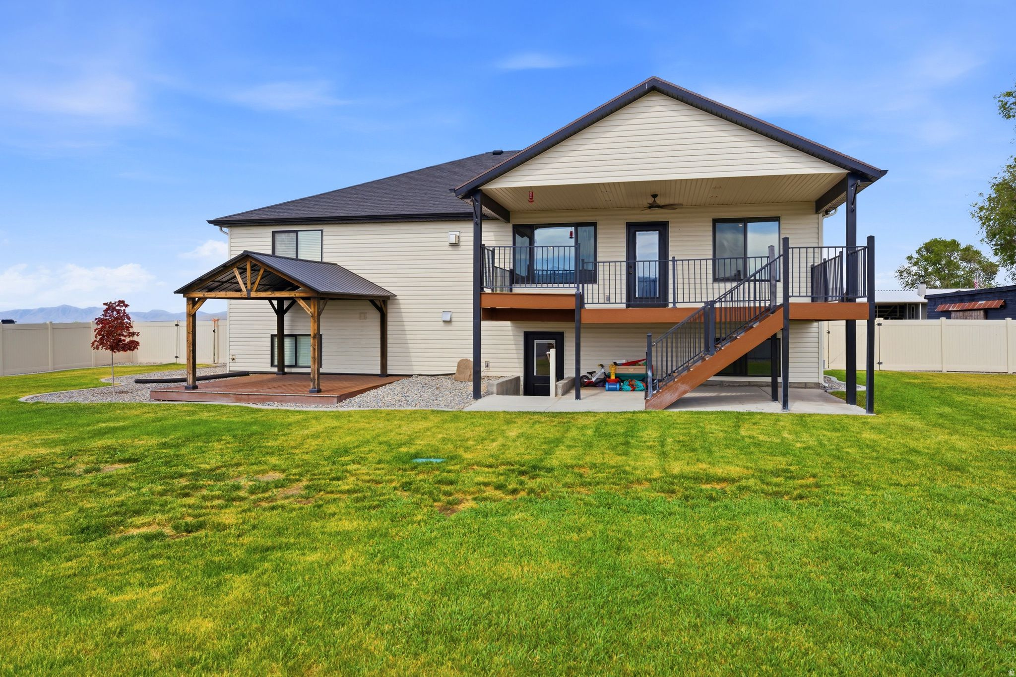 main property photo 54